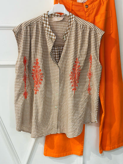 Chemise vichy brodée grandes tailles orange, coupe fluide confortable jusqu’au 48 — Boutique Abana à Ustaritz proche de Bayonne et Biarritz