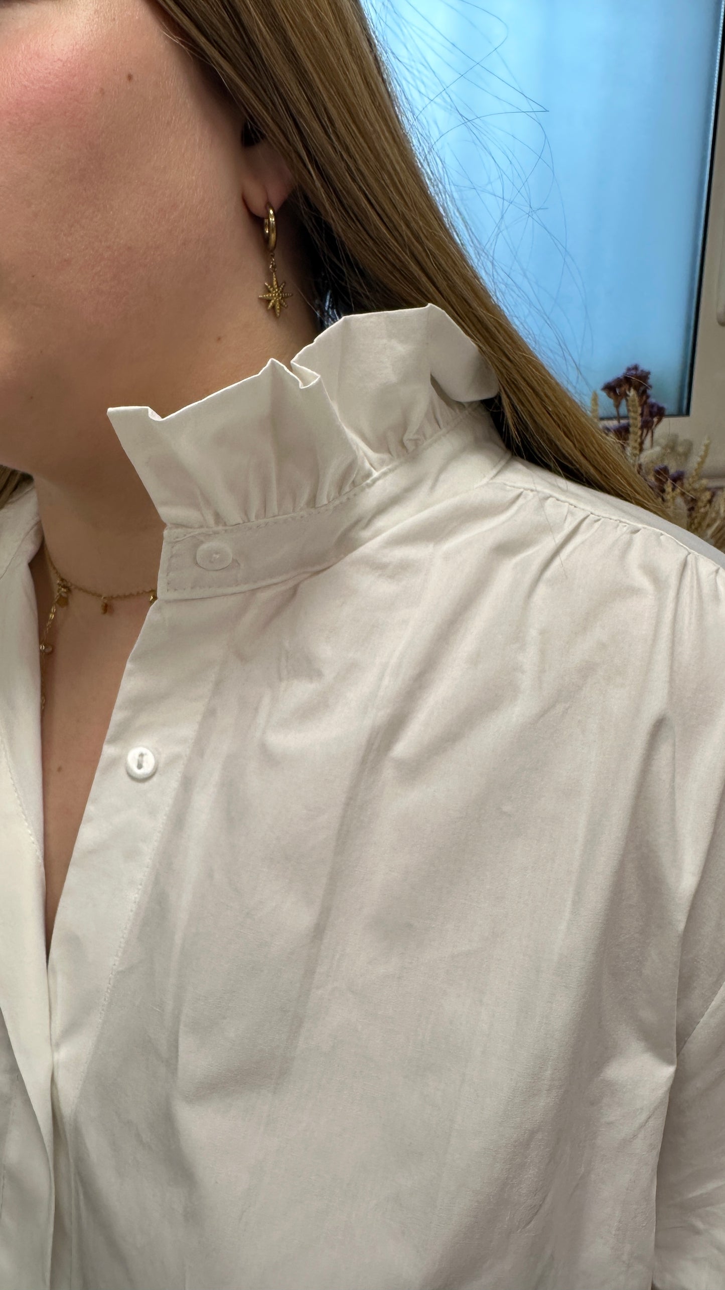 Détail du col victorien de la chemise blanche Farfalla 33800