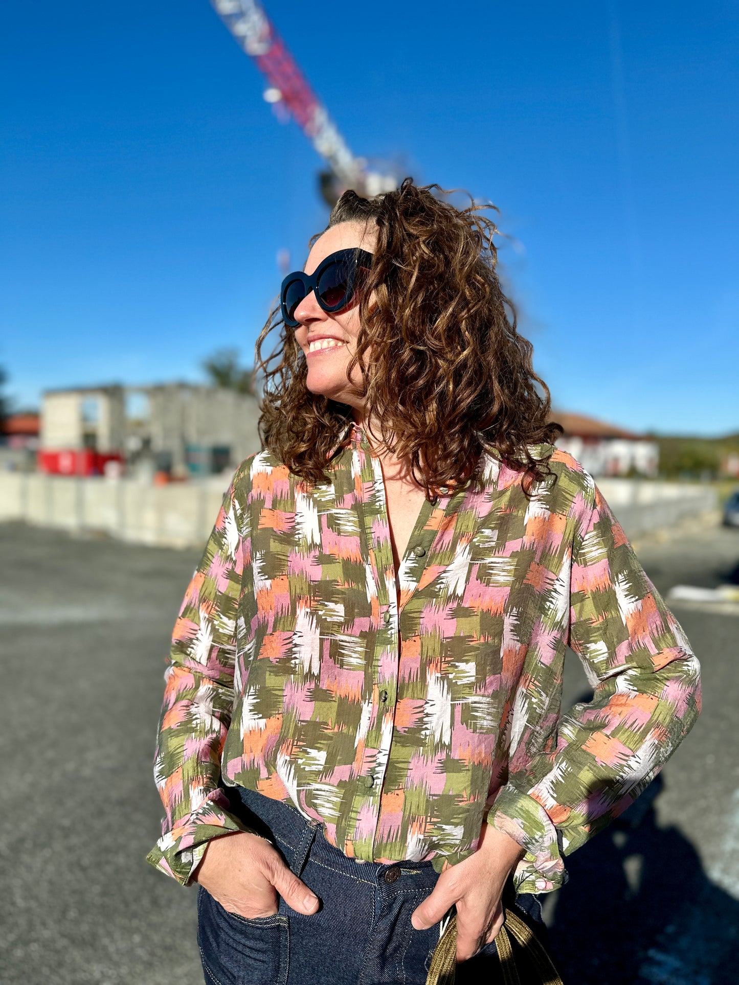 chemisier femme motifs graphiques verts roses et corail - abana 64480