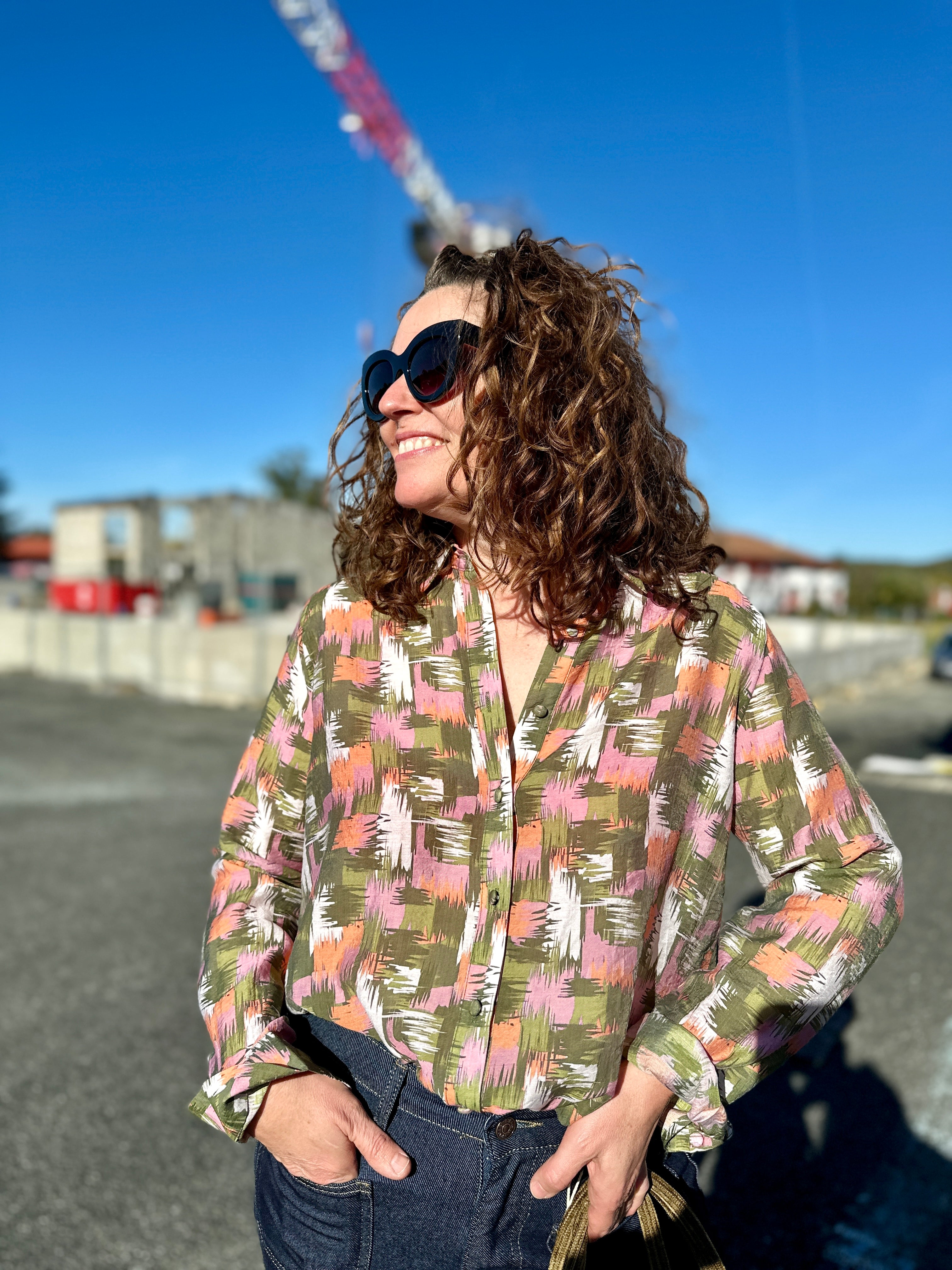 chemisier femme motifs graphiques verts roses et corail - abana 64480