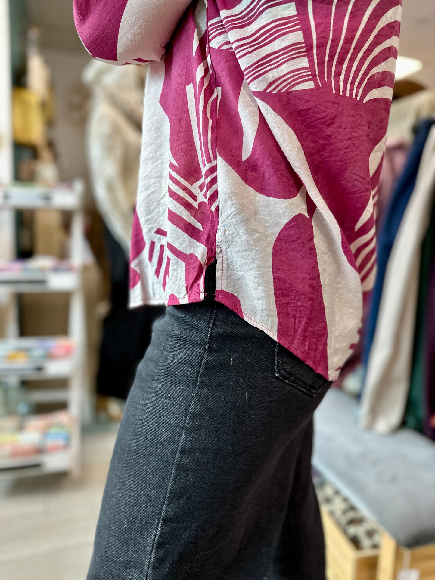 Chemise oversize rose fuchsia et blanche, idéale pour un style moderne et confortable - Abana 64310