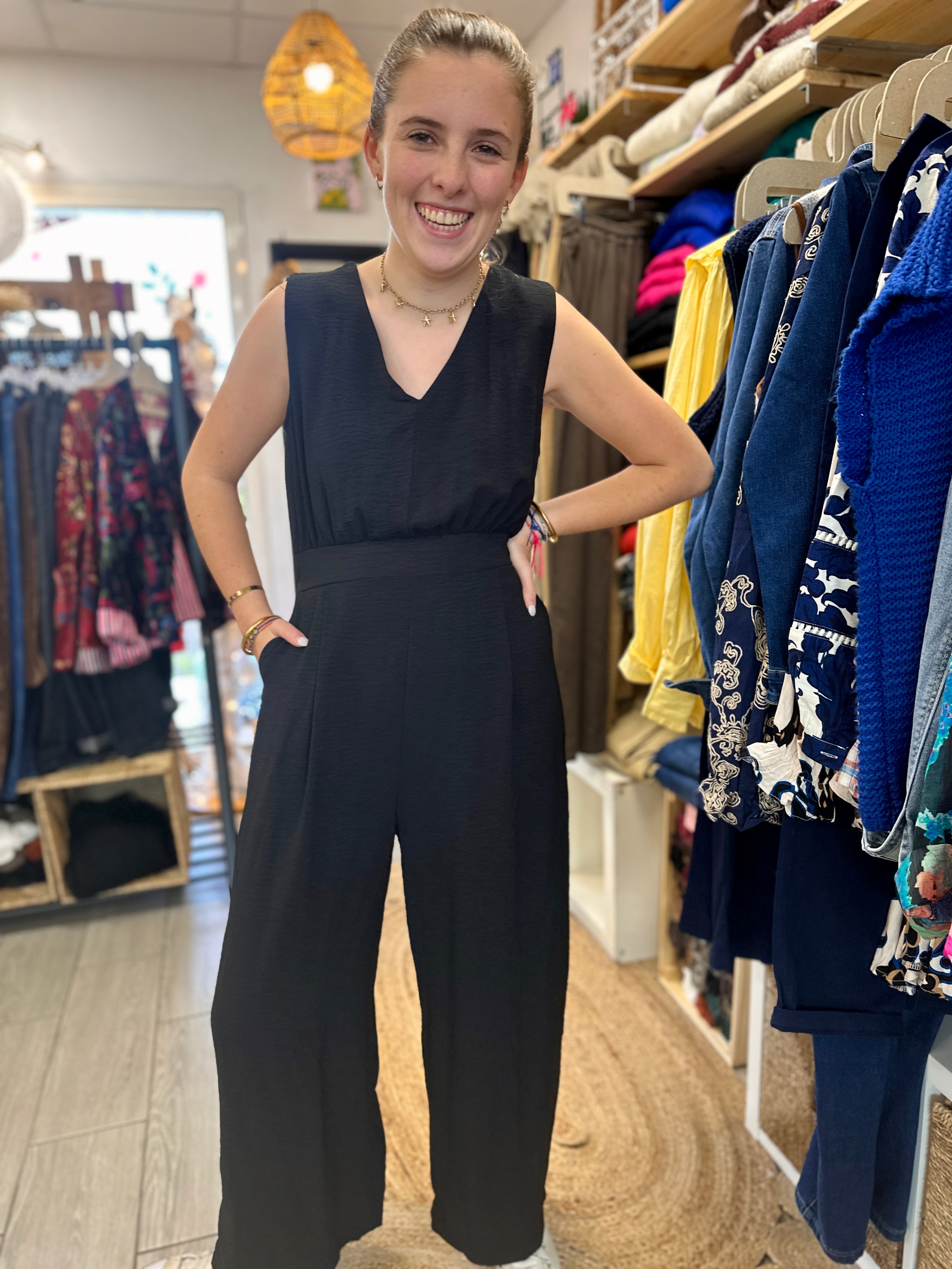 Combinaison noire femme look chic et moderne - Abana 64600