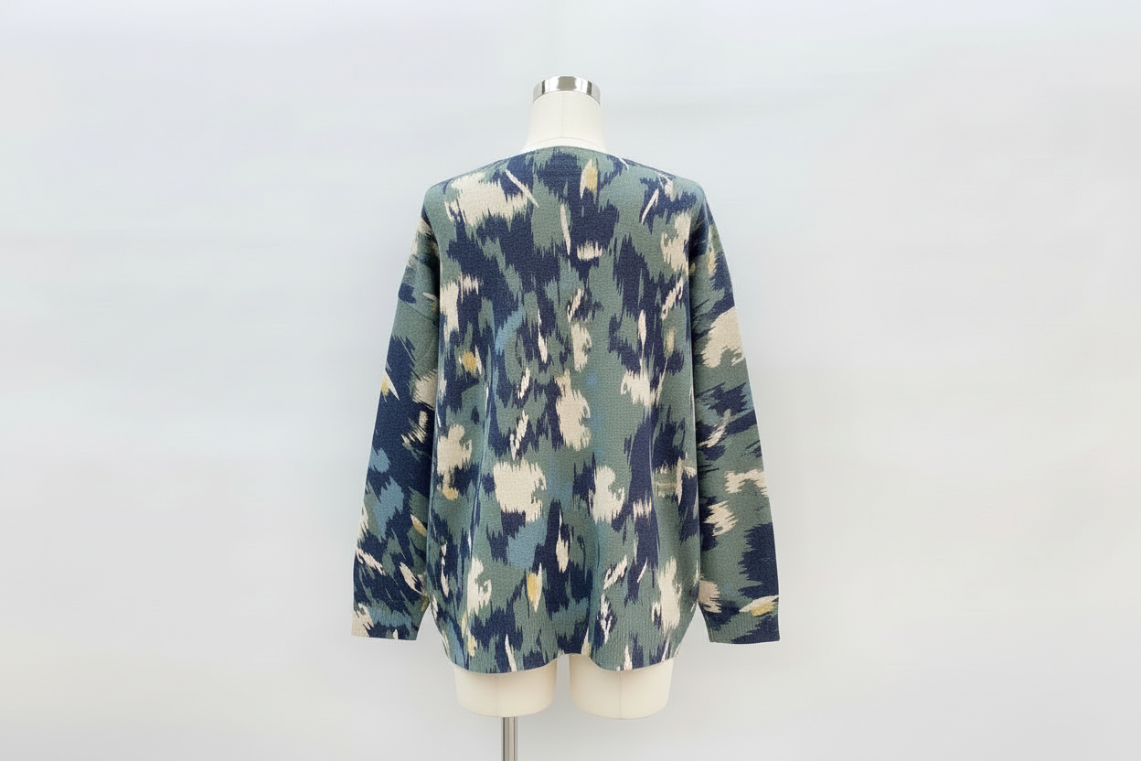 💙Pull col V Cléo – Motif bleu-vert effet brillant