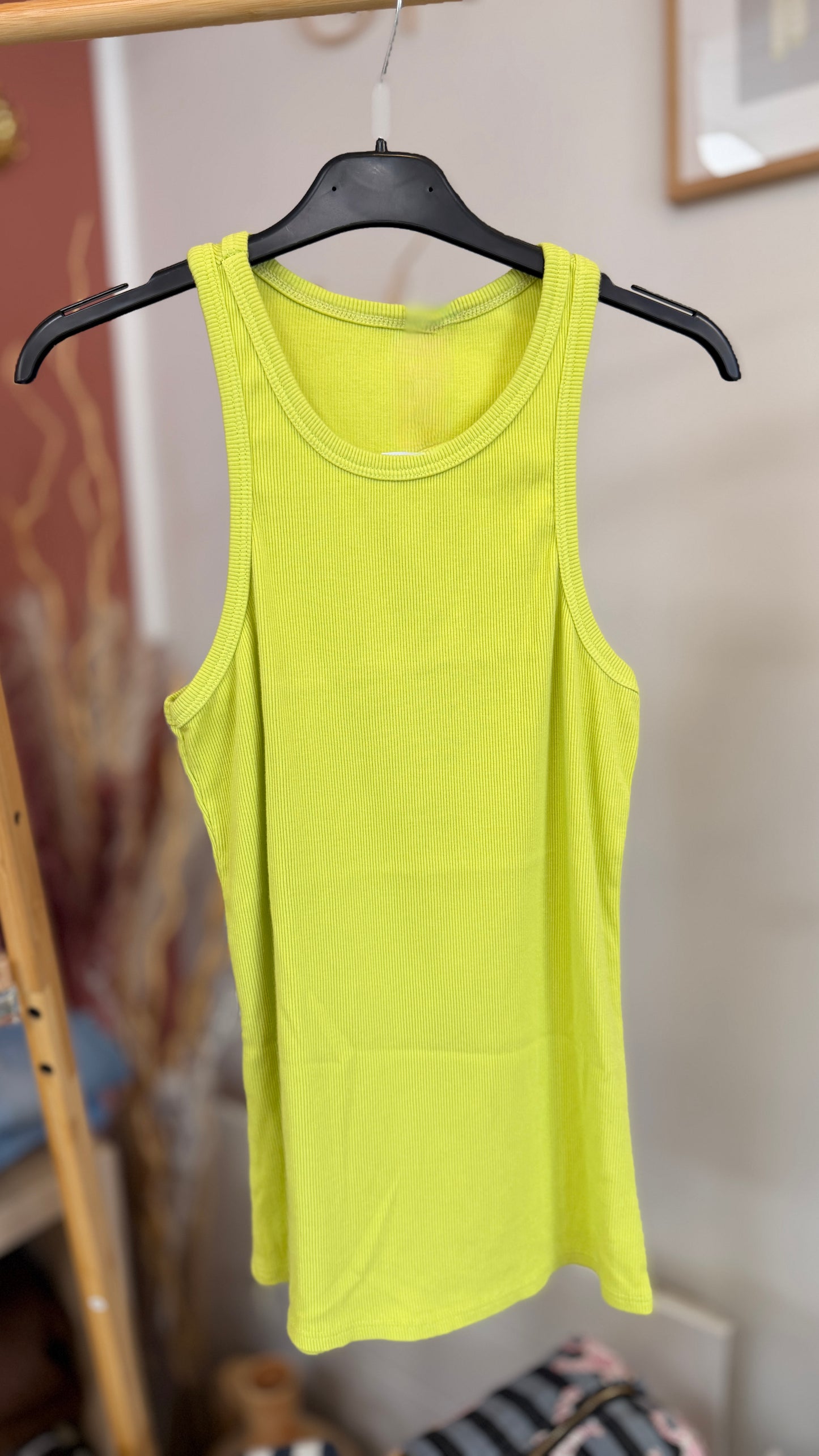 debardeur col rond a bretelle pour femme en coton uni vert pistache april vintage in april 1986 lorient vannes saint nazaire 