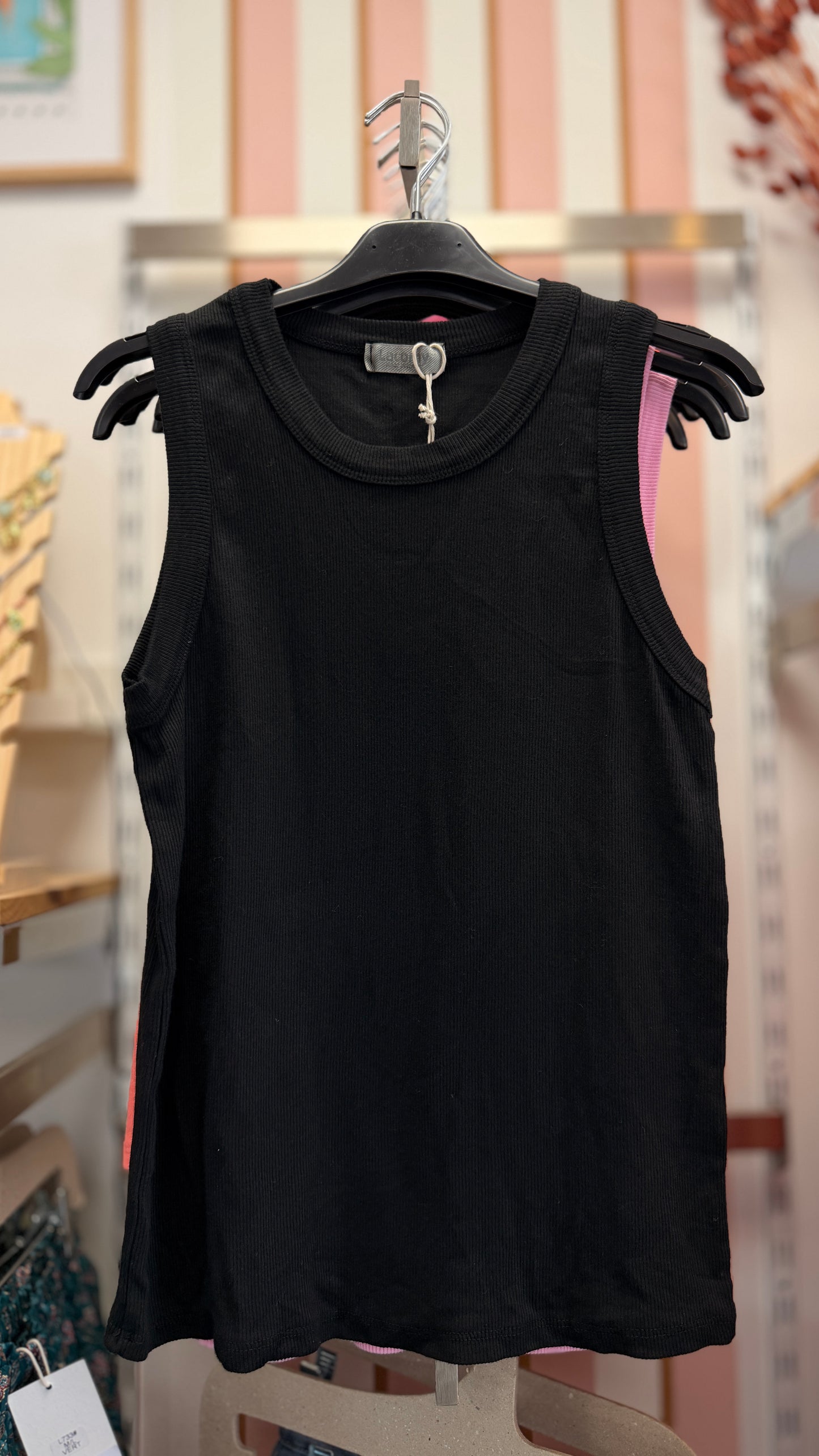 debardeur en coton uni noir extensible confort doucx et tendance mode pour femme orfeo paris johanna paris maelle paris versailles cergy meaux