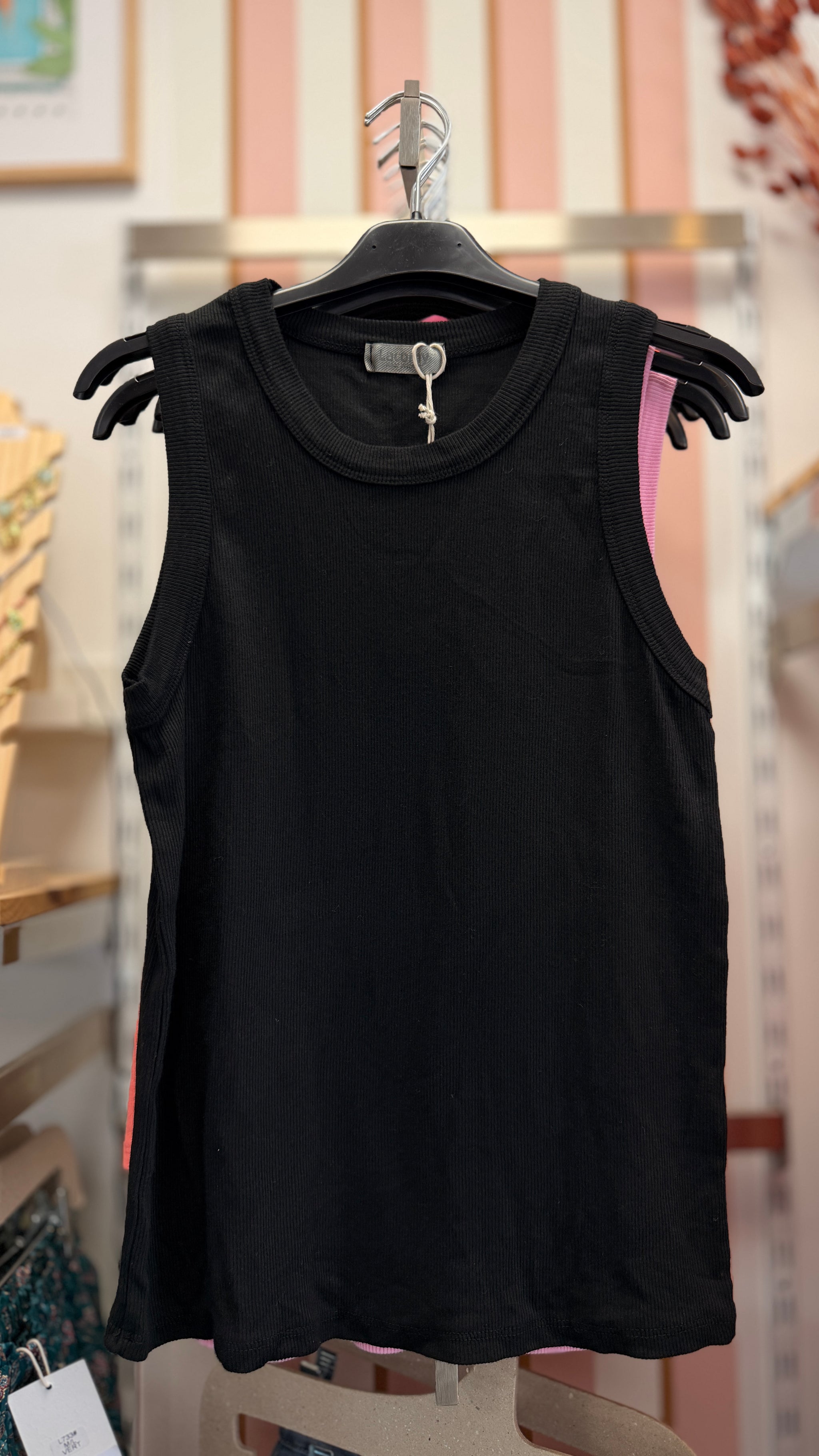 debardeur en coton uni noir extensible confort doucx et tendance mode pour femme orfeo paris johanna paris maelle paris versailles cergy meaux