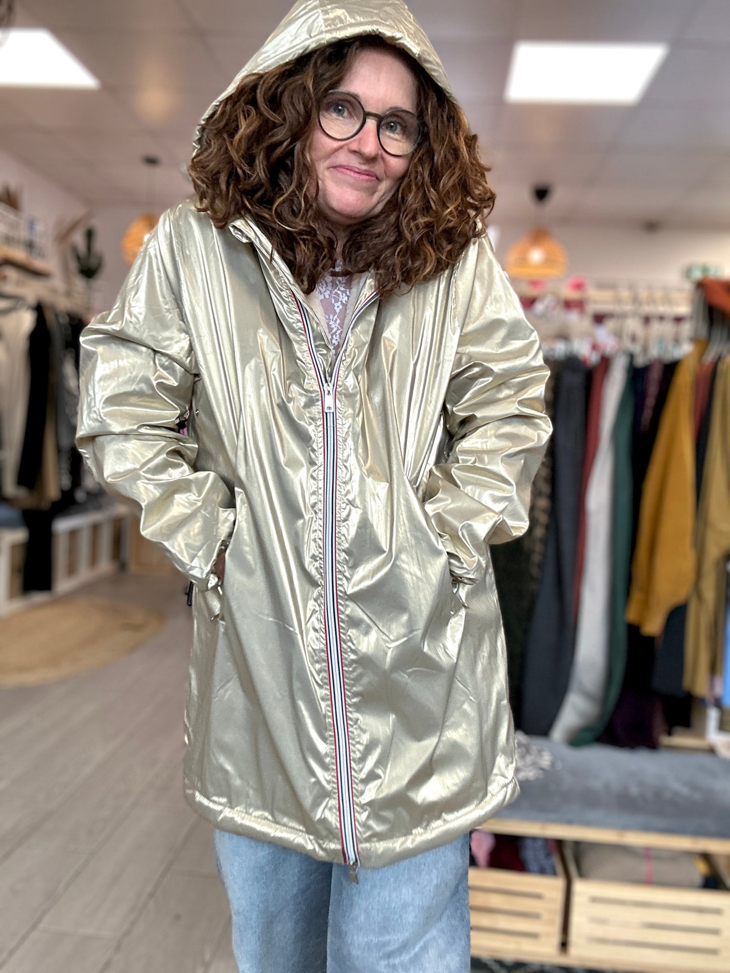 ✨ Coupe-Vent Doré Lila – Fourré