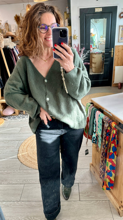 Look cosy avec un gilet vert  moelleux grande taille et ceinture dorée - Abana 64310