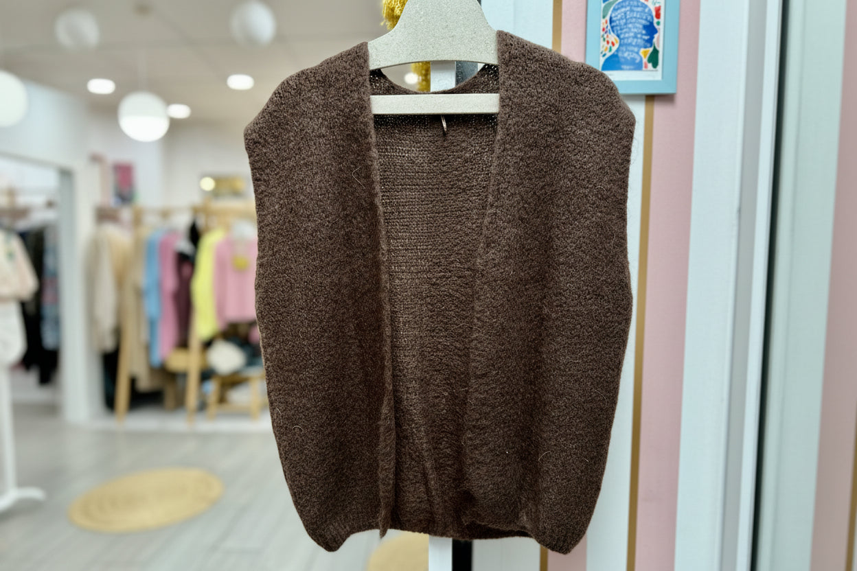 gilet maille moelleuse chocolat ecru In April 1986 lille