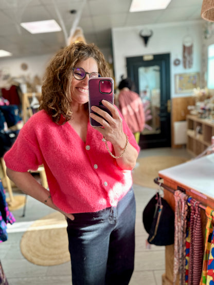 Pull rose corail manches 3/4 avec boutons bijoux porté - Abana 64480