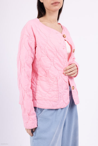 Gilet Apolline porté rose pour femme, en coton matelassé, manches longues