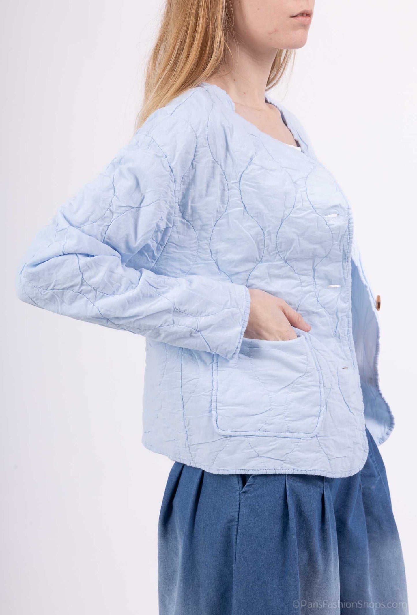 Gilet Apolline porté bleu bébé pour femme, en coton matelassé, manches longues