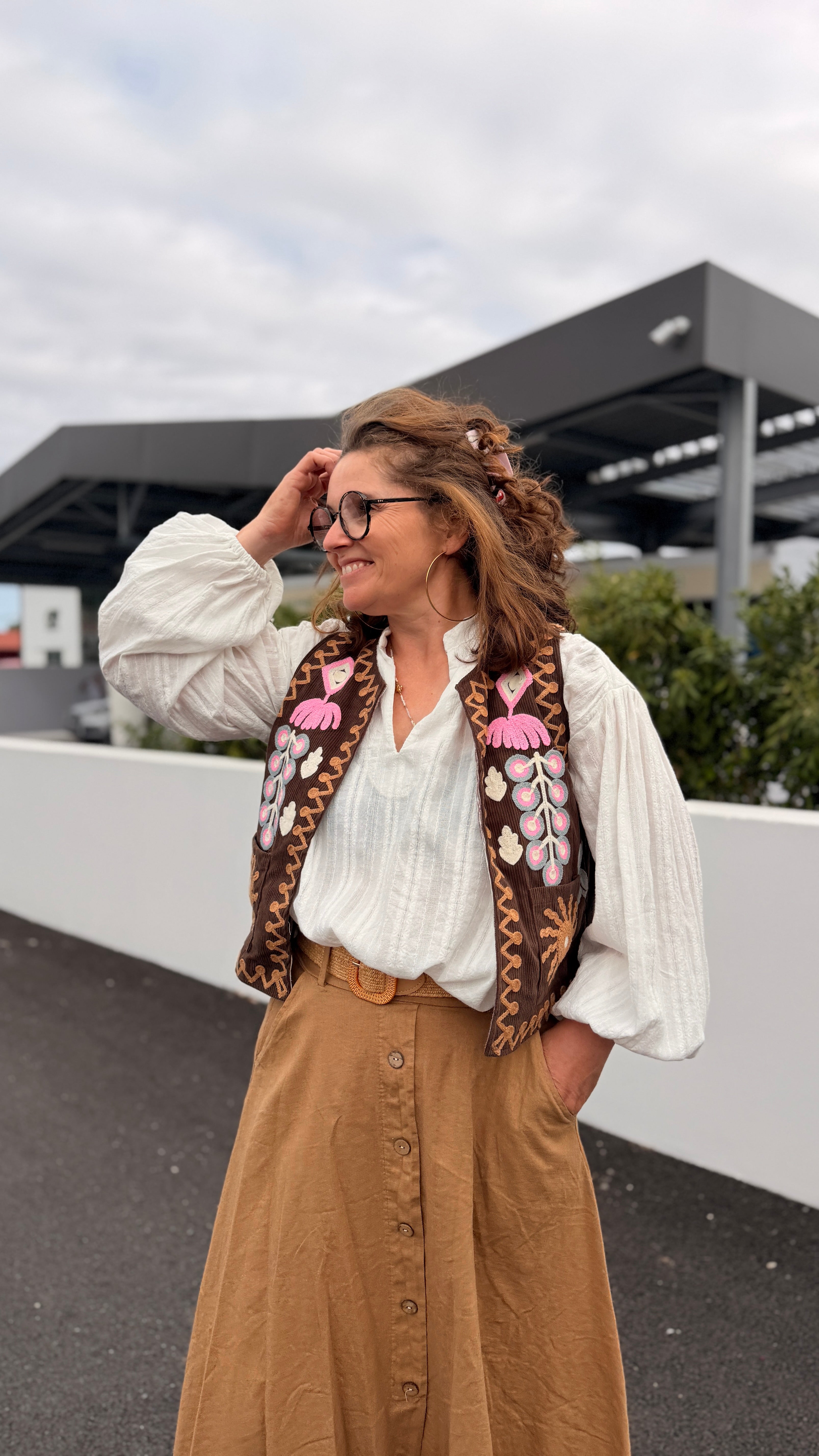 gilet sans manches chocolat broderies fleuris colorées mode tendance femme banditas from marseille adore paris bordeaux talence mérignac bergerac