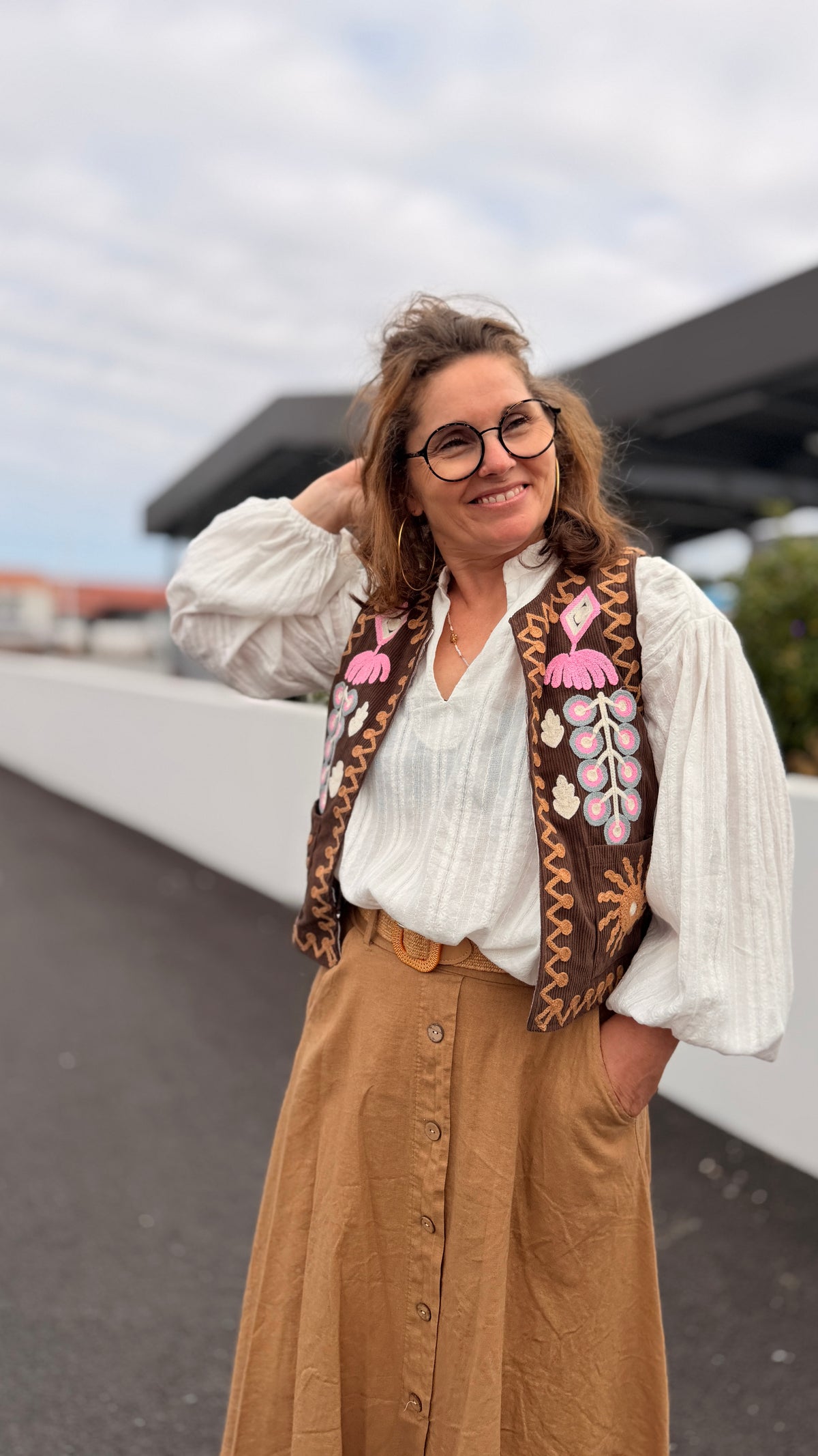 gilet sans manches chocolat broderies fleuris colorés look bohème tendance adoré paris isla bonita toulouse albi toulon mautauban