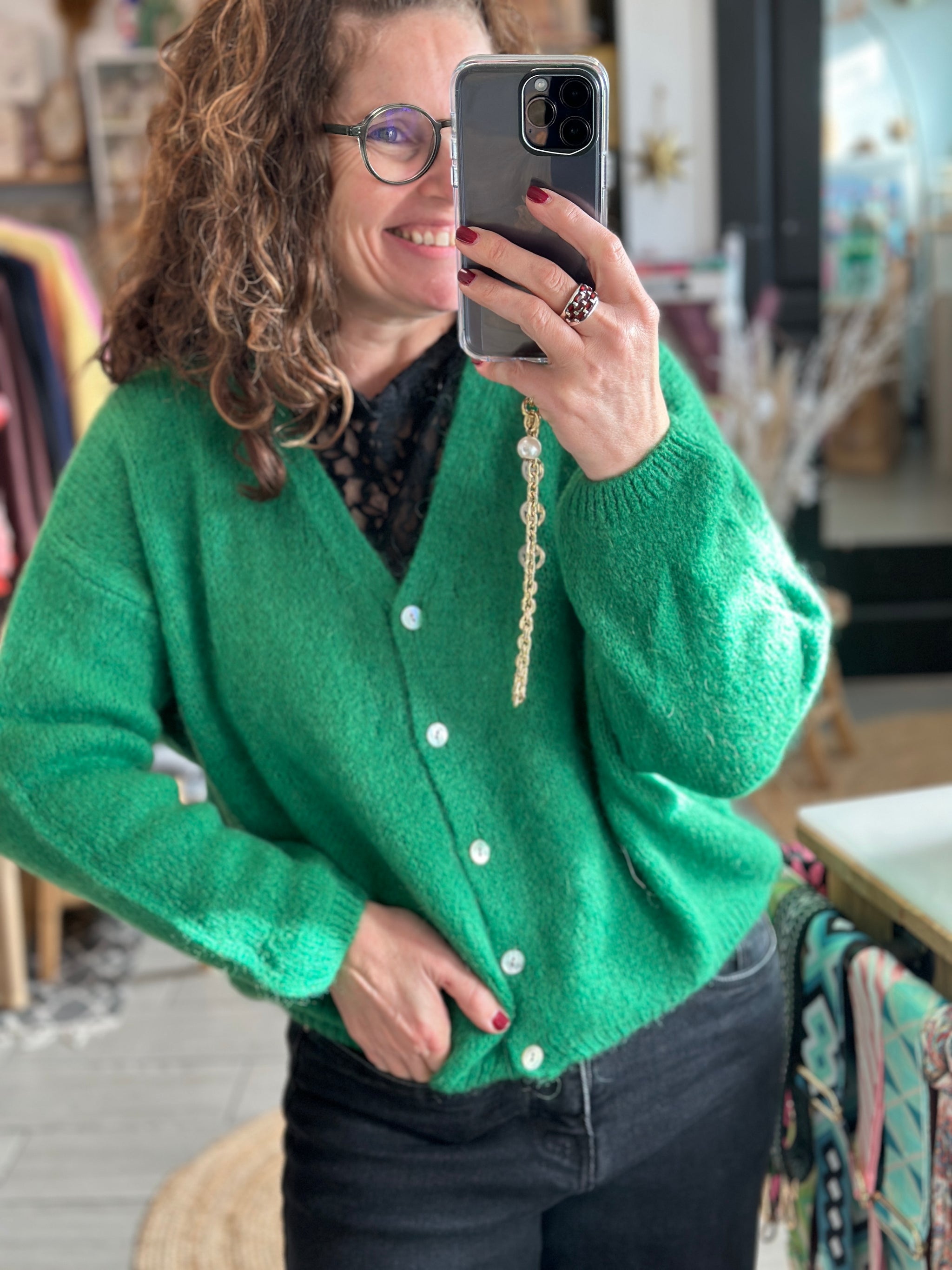 Gilet en kid mohair et laine, coupe fluide, couleur douce.