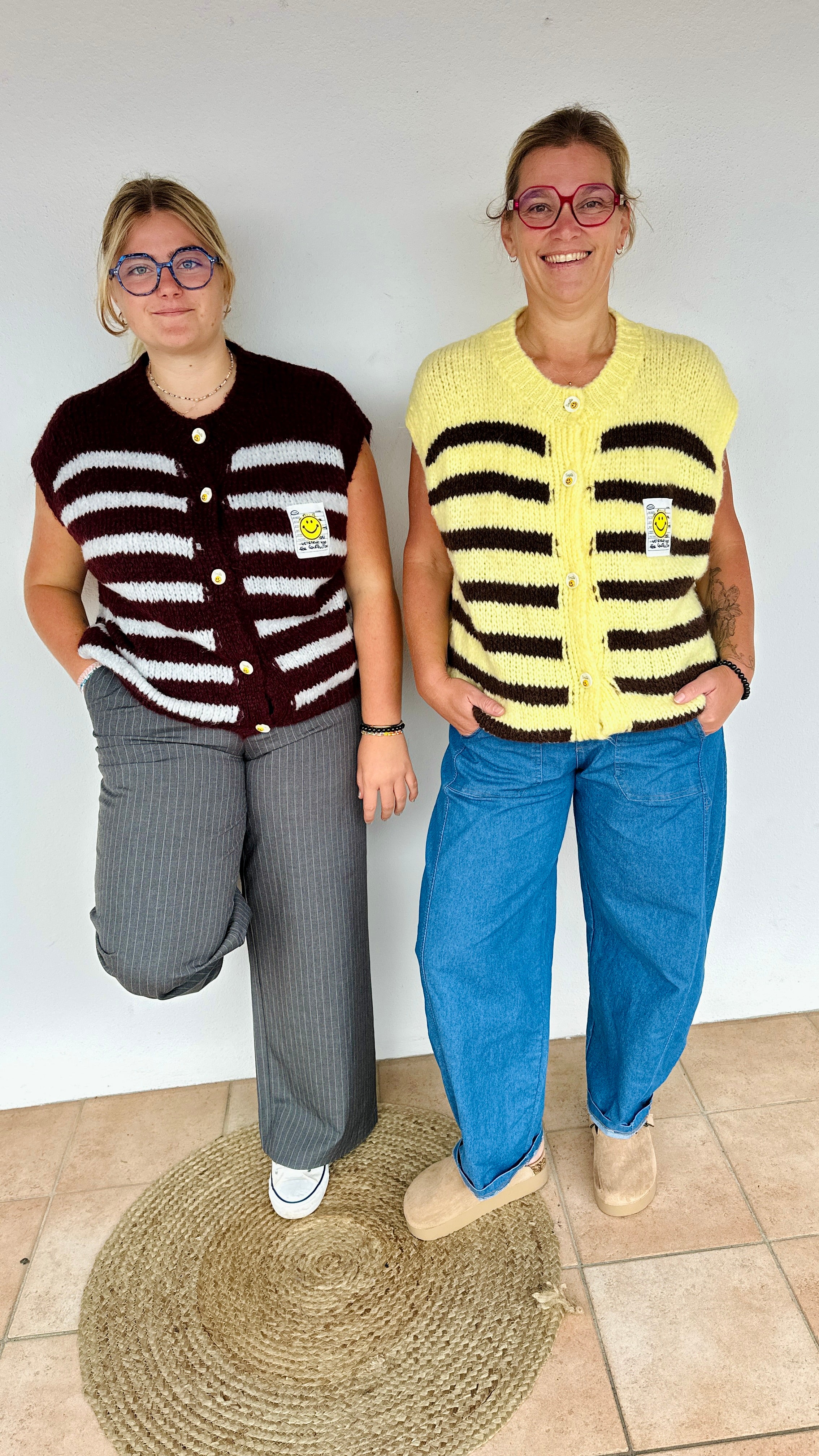 Gilet sans manches MAYA rayé avec patch smiley en jaune – Abana Boutique Ustaritz 