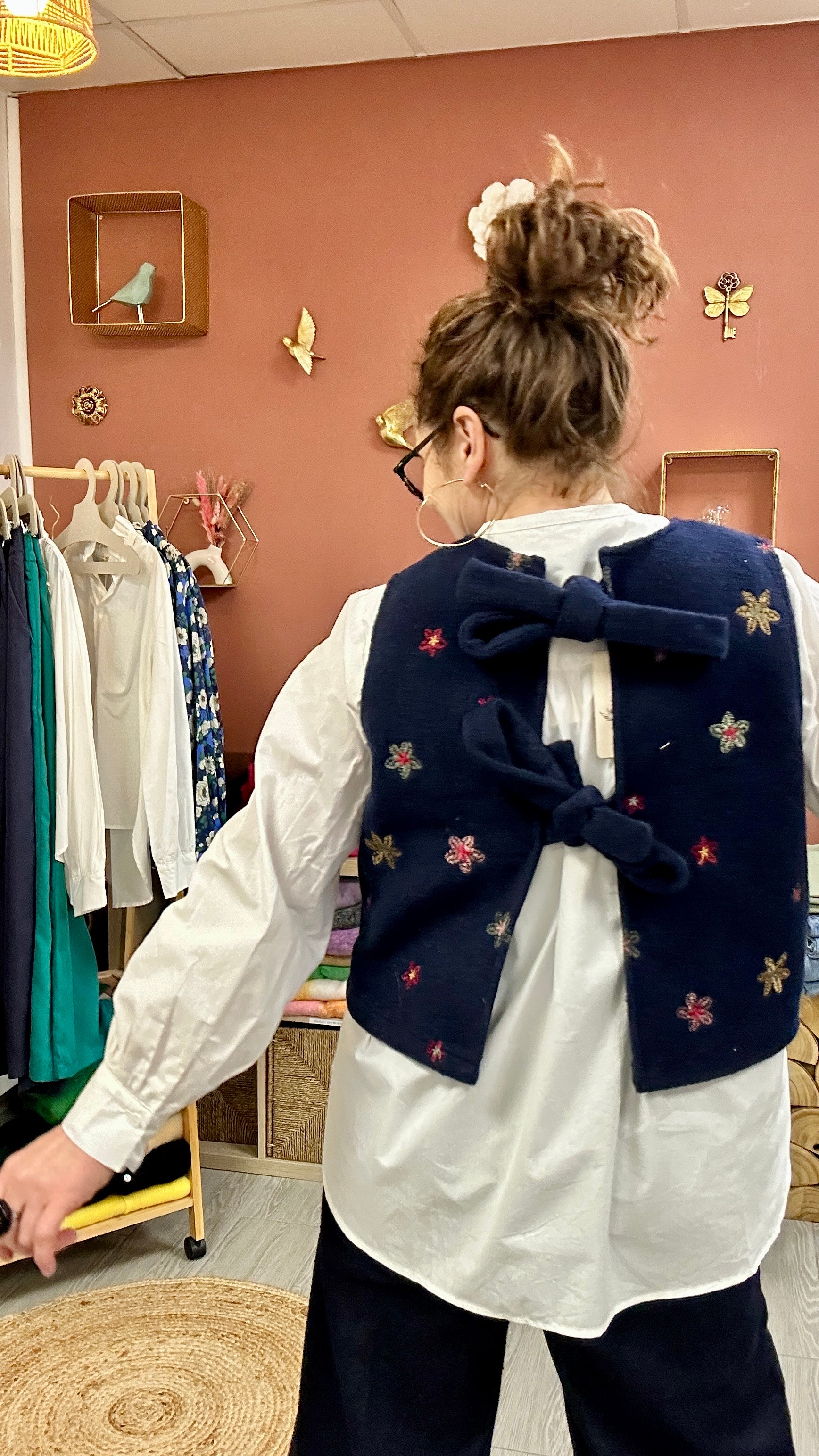 detail noeud arriere gilet broderie bleu banditas paris