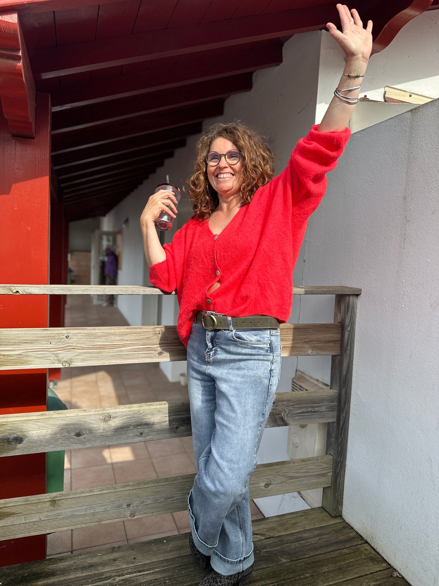 Pull doudou coloré corail, une pièce comfy pour les journées fraîches - Abana Boutique 64990