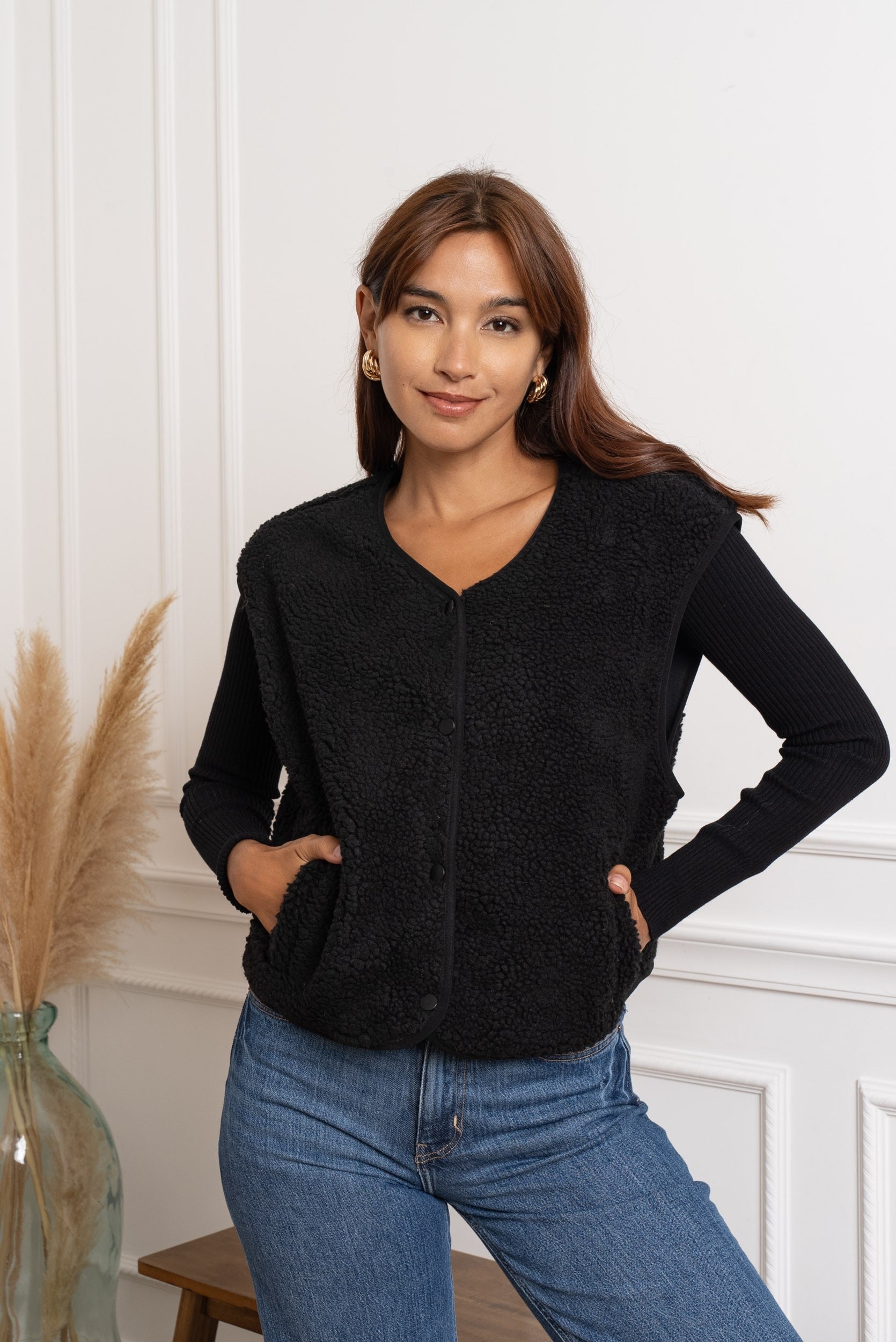 Gilet Louna noir, parfait pour superposer sur une tenue chic - Abana 64200