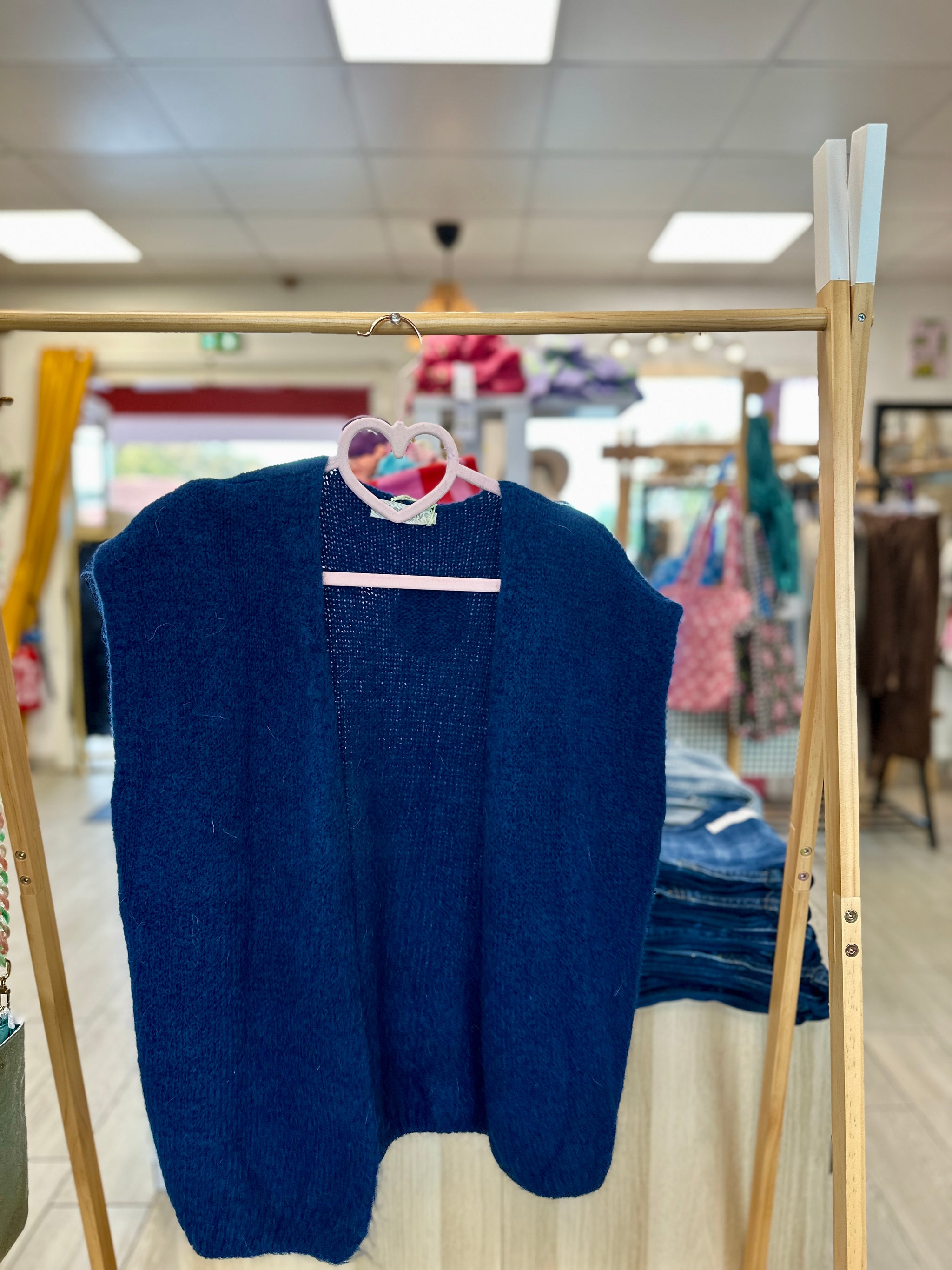 Gilet bleu marine en mohair avec coupe fluide - Abana Boutique 64600