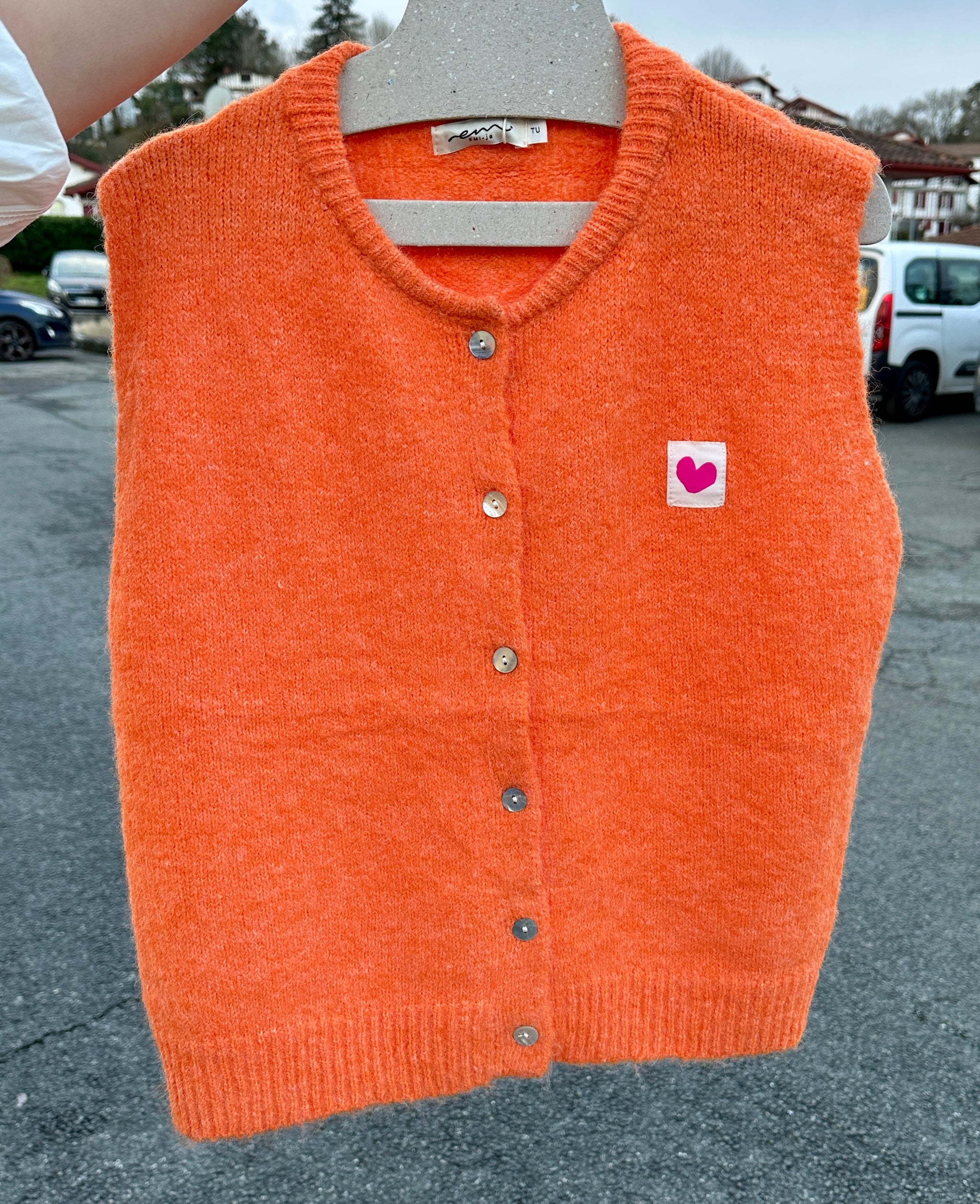 Gilet sans manches maille orange avec détail cœur In April 1986 1435