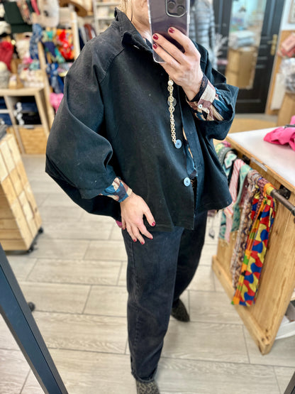 ✨Veste Cape noire oversize – Maëlyne