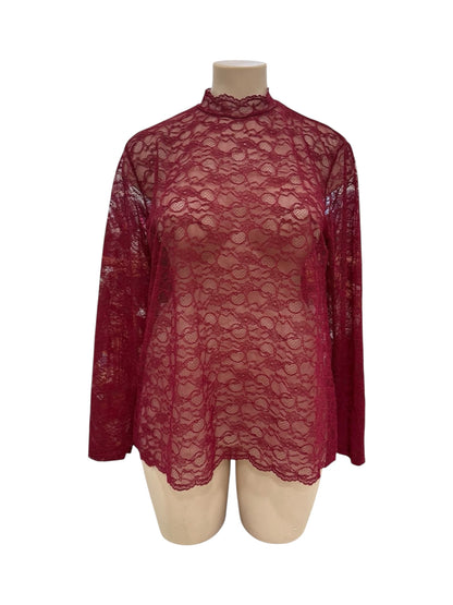 ✨ Tee-shirt en dentelle col montant – L’élégance en transparence