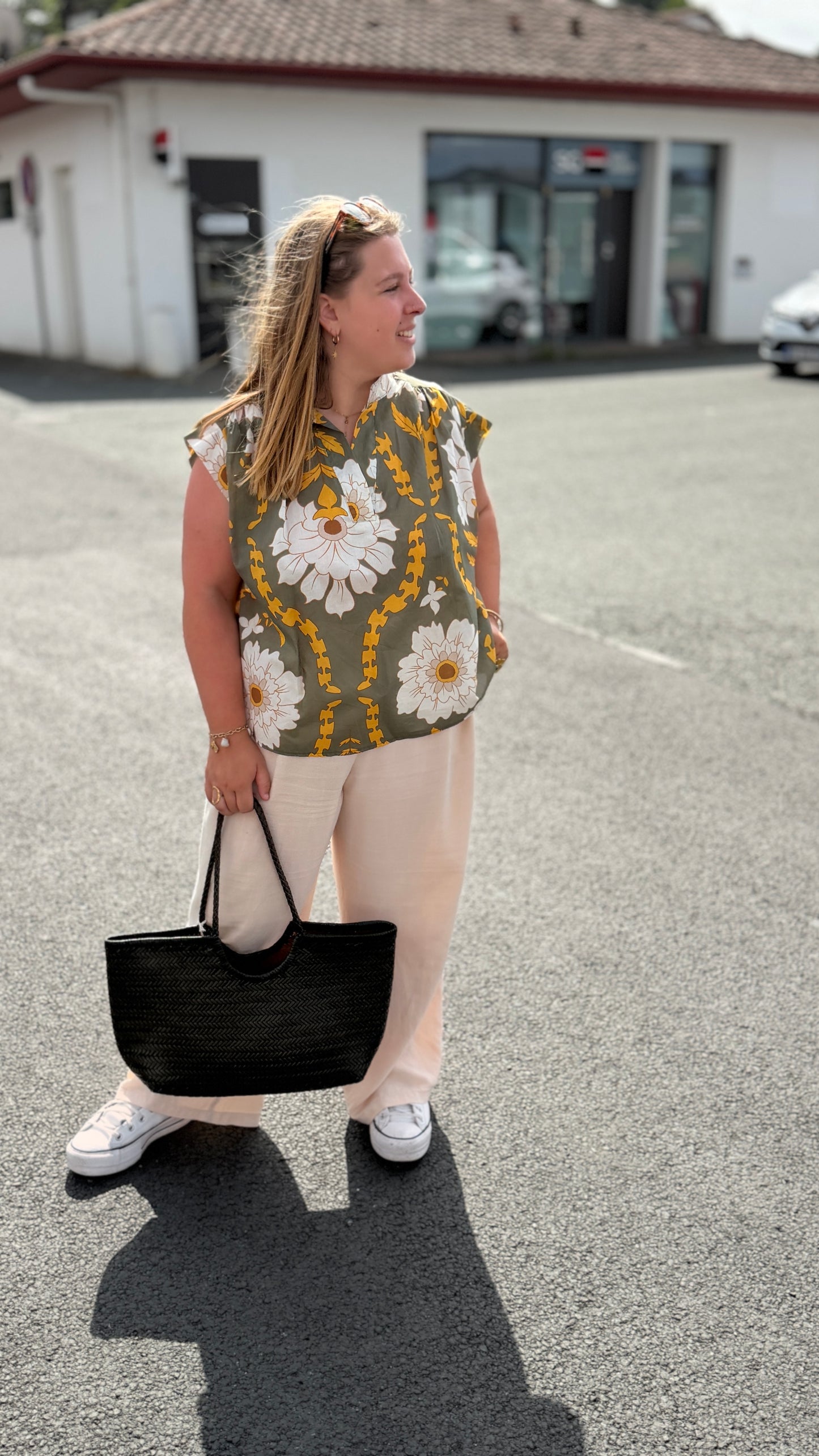 🌺Blouse Klara Fleurie Sans Manches — La légèreté florale pour votre été