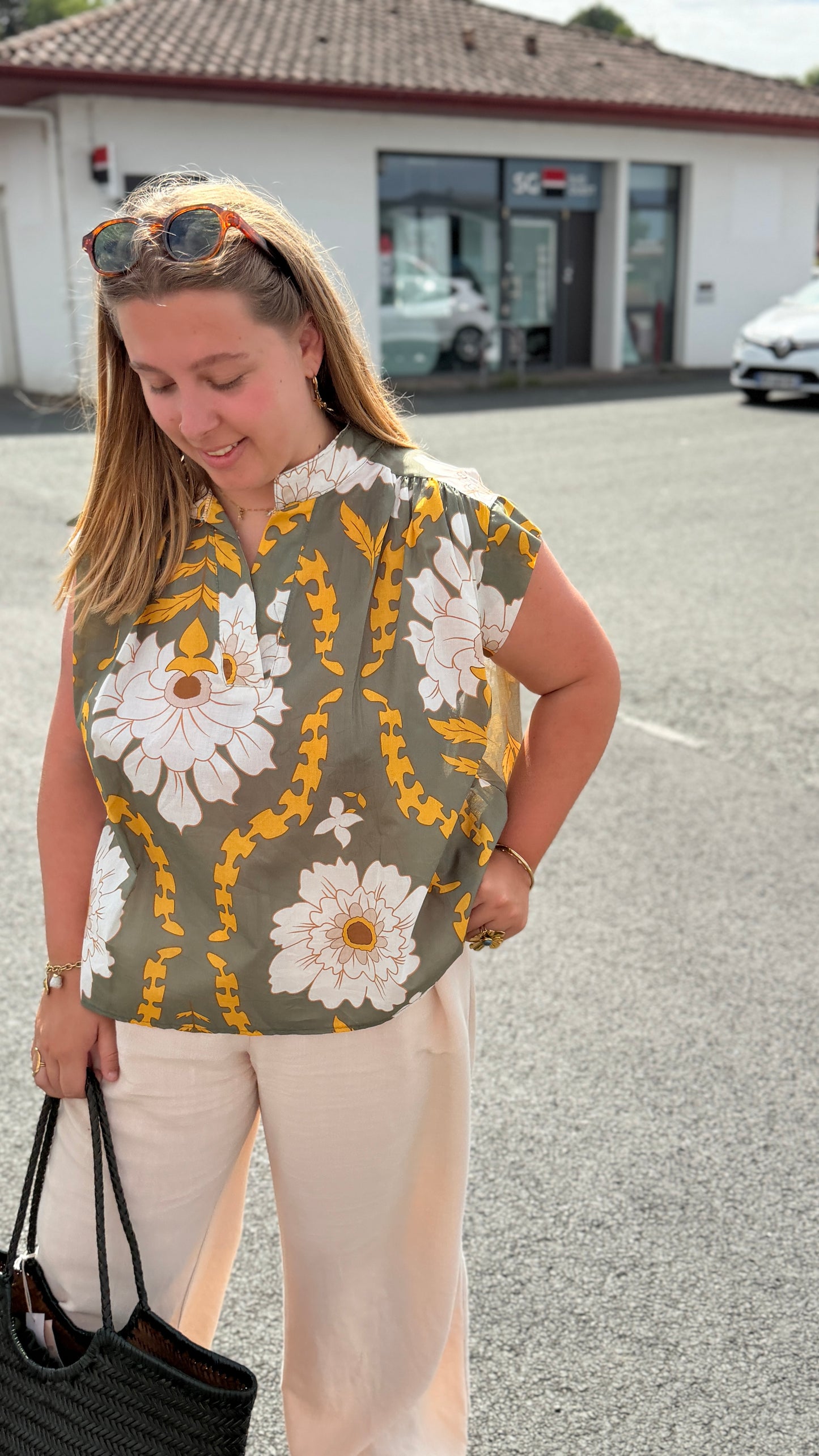 🌺Blouse Klara Fleurie Sans Manches — La légèreté florale pour votre été