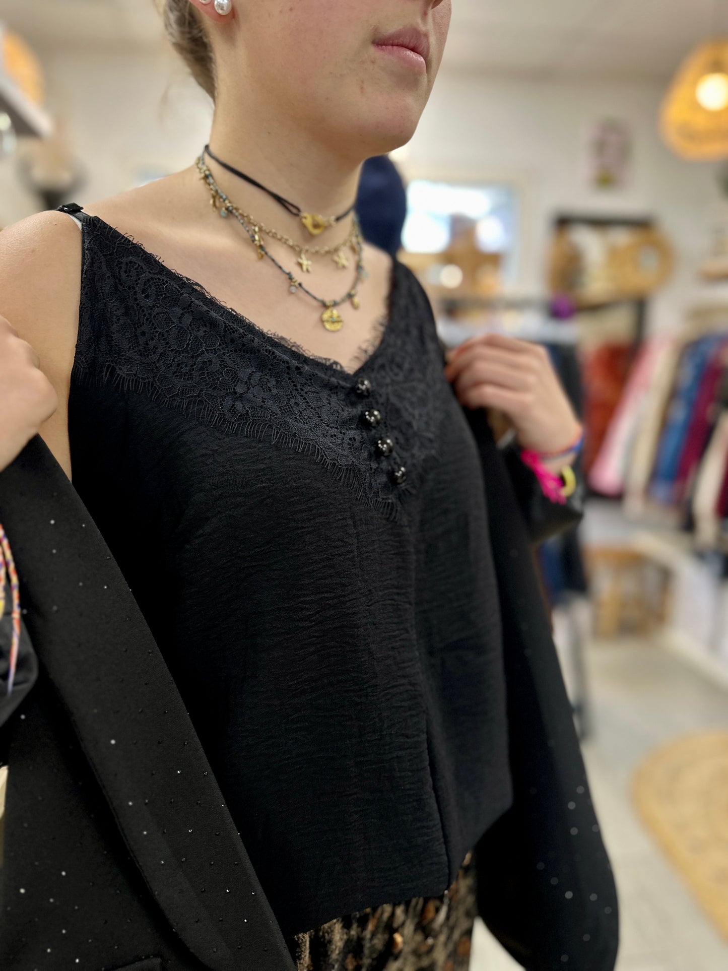 ✨ Débardeur Maëva – Dentelle délicate & allure chic