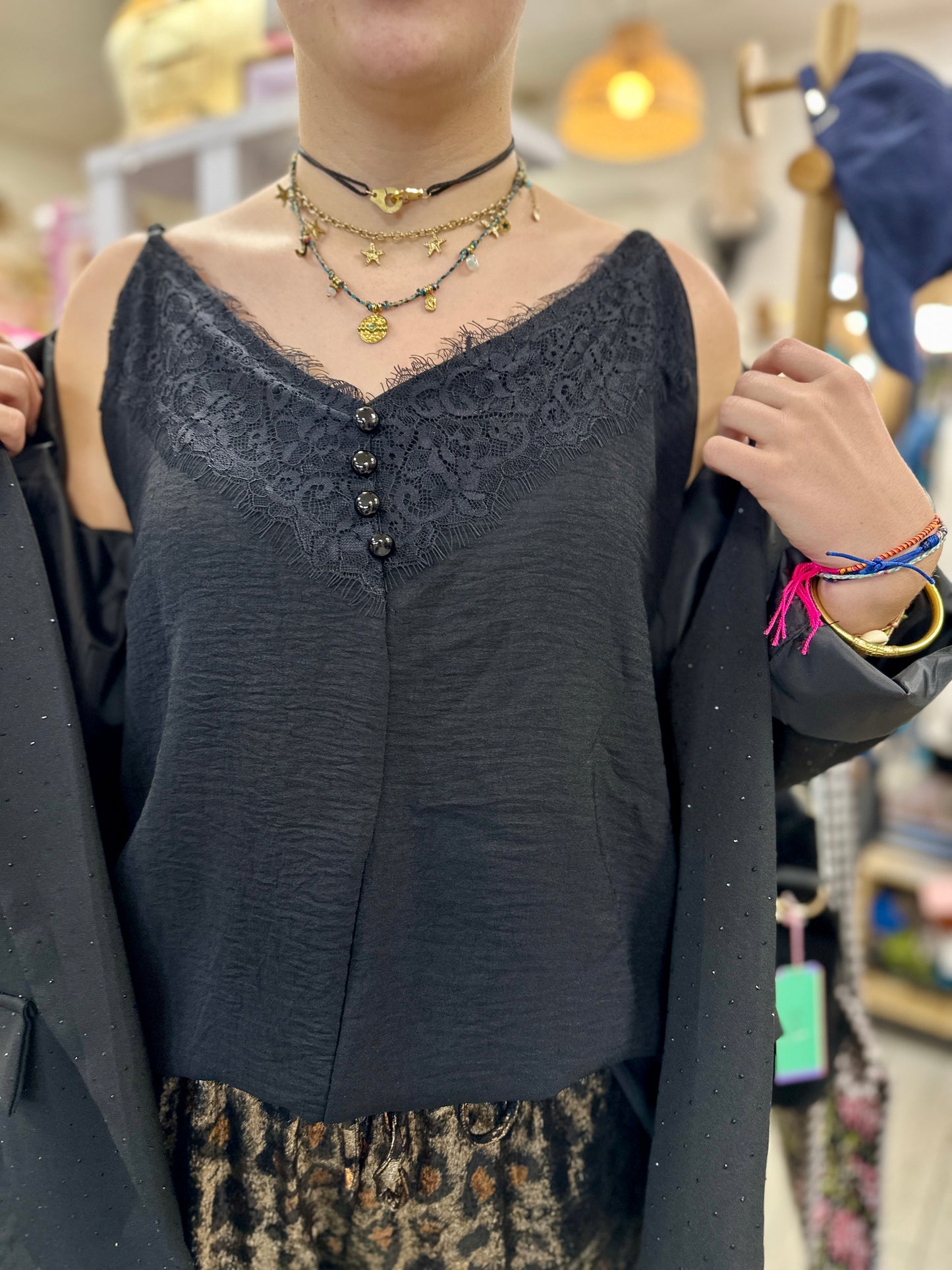 ✨ Débardeur Maëva – Dentelle délicate & allure chic