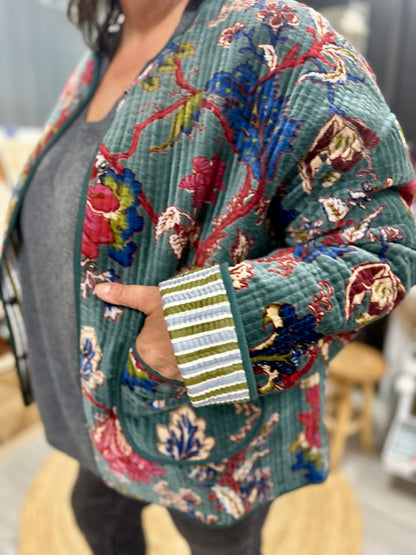 🧵 Veste Lianah en Velours côtelé brodé – Coloris marine & vert