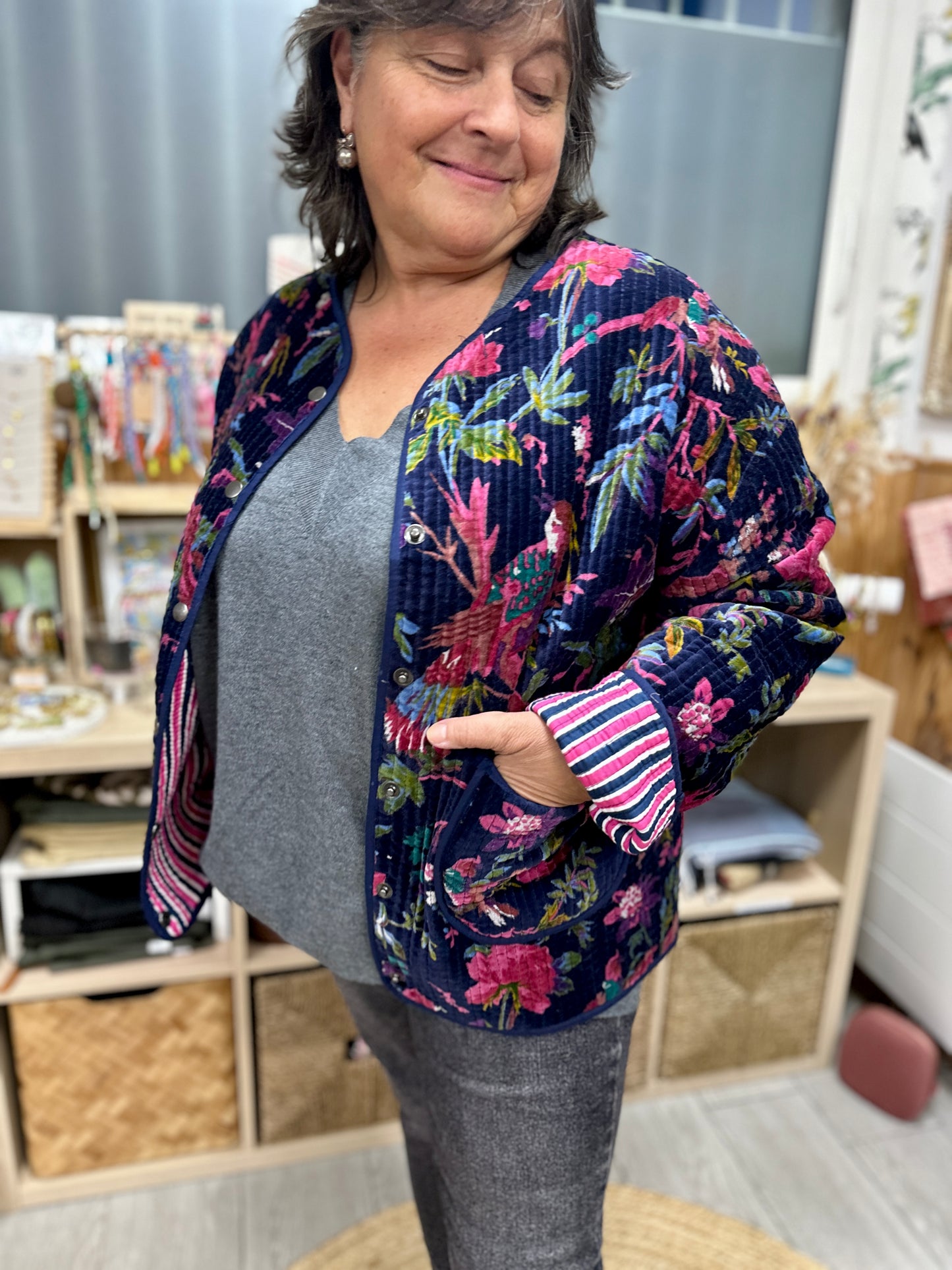 🧵 Veste Lianah en Velours côtelé brodé – Coloris marine & vert