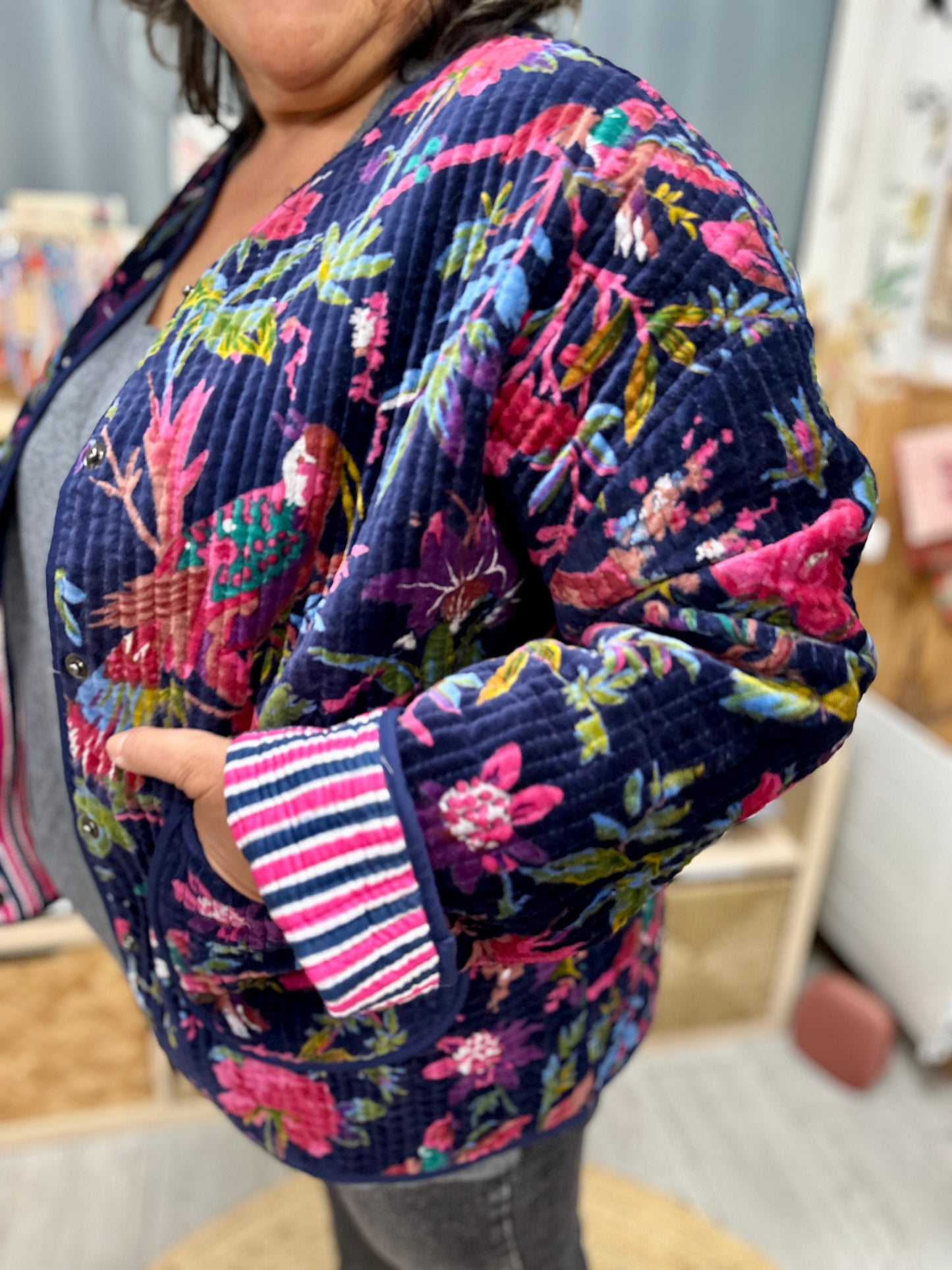 🧵 Veste Lianah en Velours côtelé brodé – Coloris marine & vert