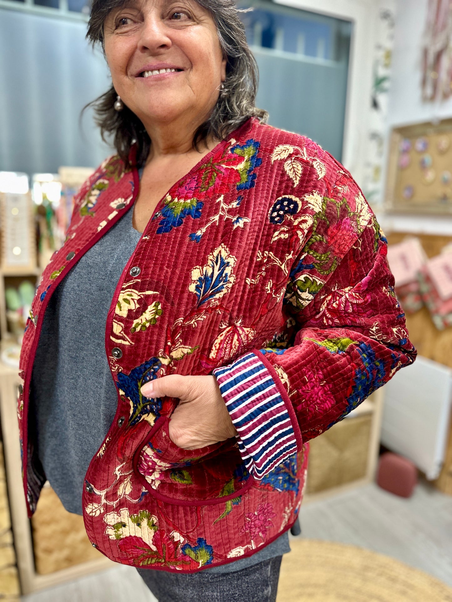 🧵 Veste Lianah en Velours côtelé brodé – Coloris marine & vert