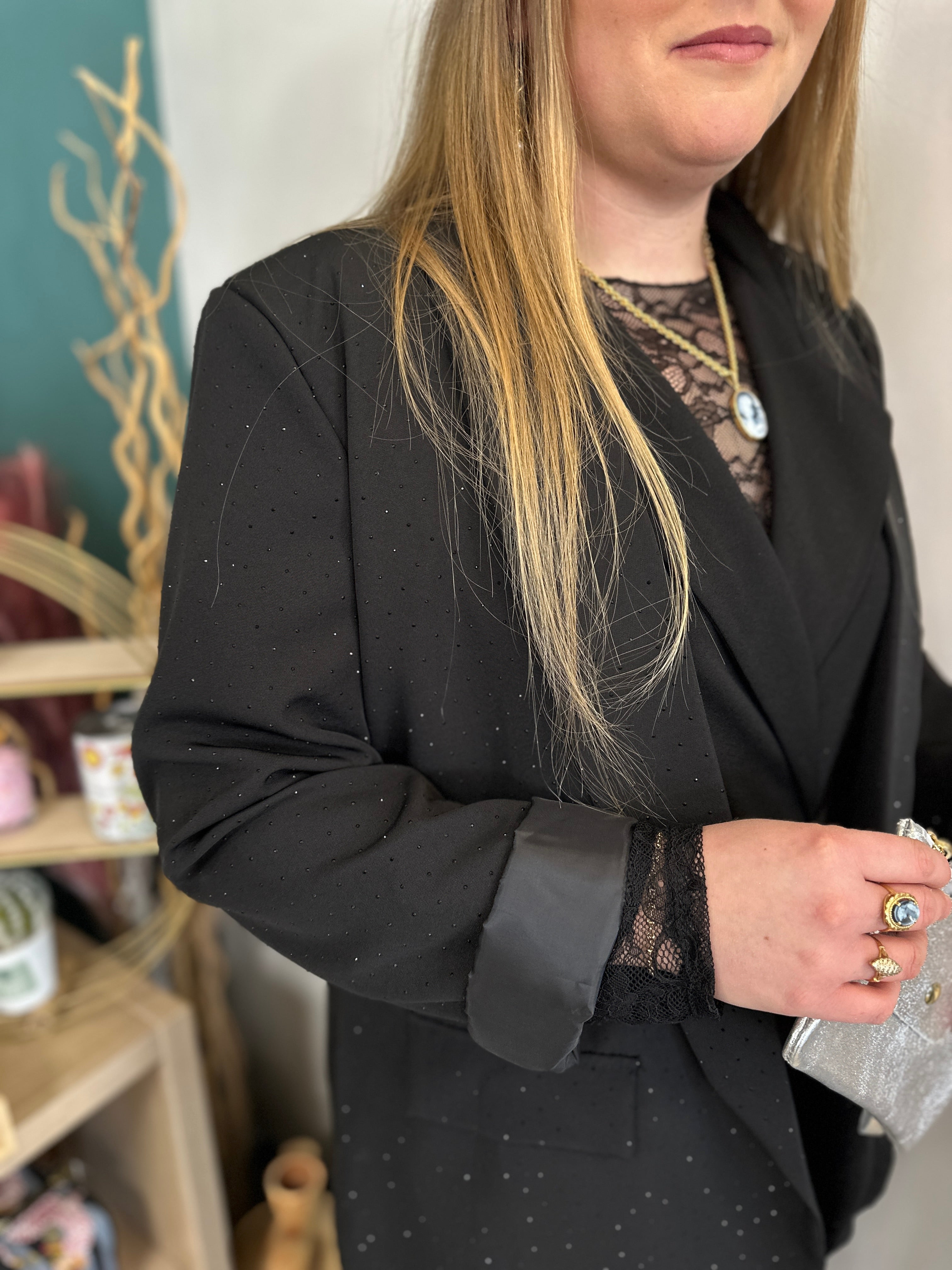 ✨ Veste Cléa – Le blazer noir chic aux strass brillants