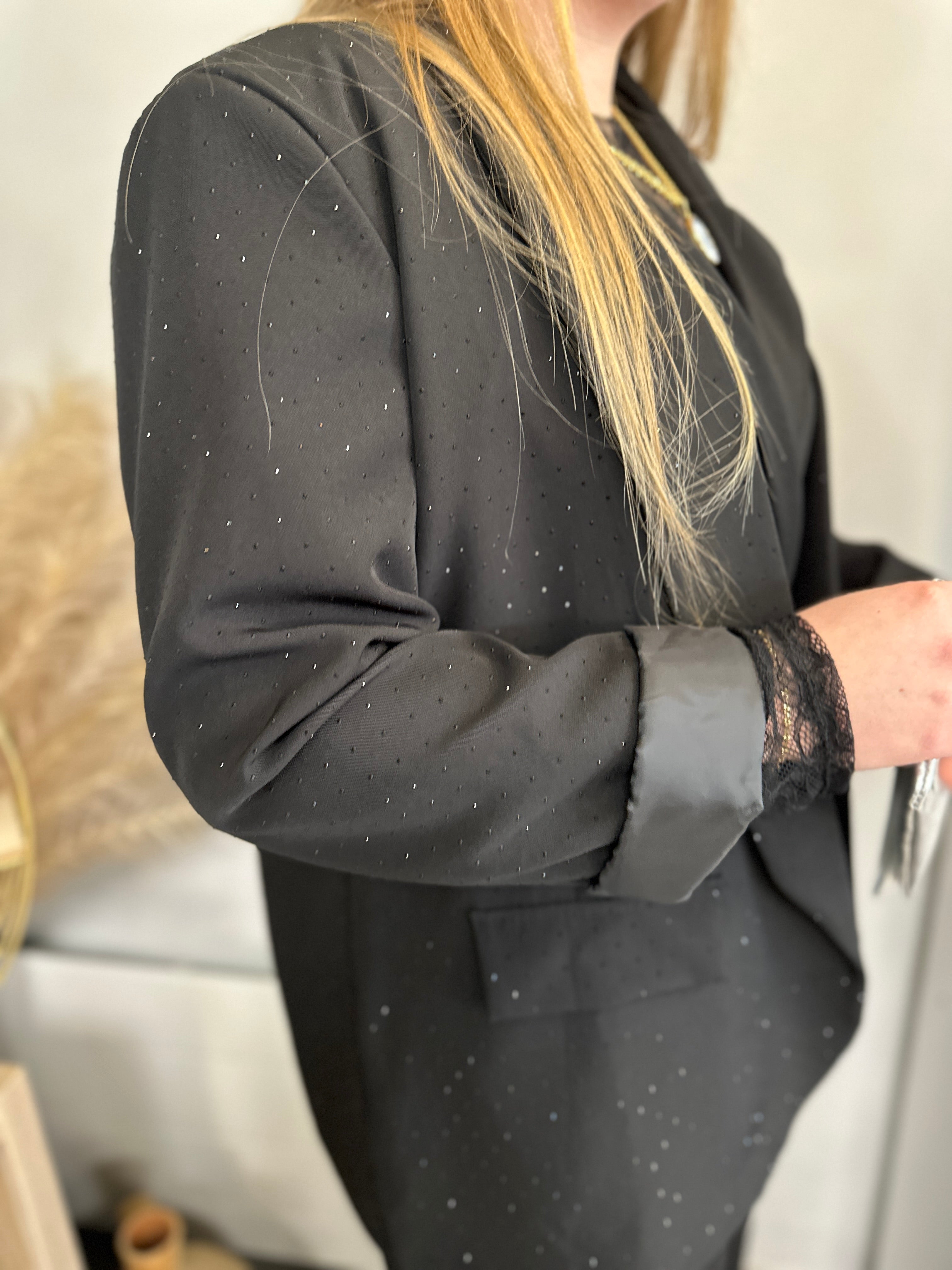 ✨ Veste Cléa – Le blazer noir chic aux strass brillants