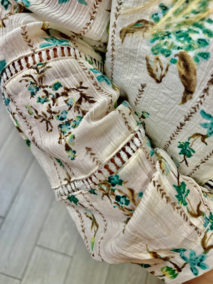 💚Blouse grande taille blanche fleurie bleu et vert – Broderies ajourées