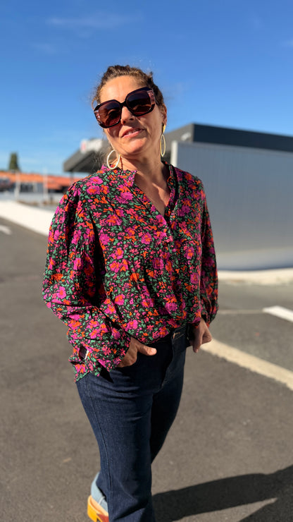✨Chemise Fanny – Noire à fleurs fuchsia