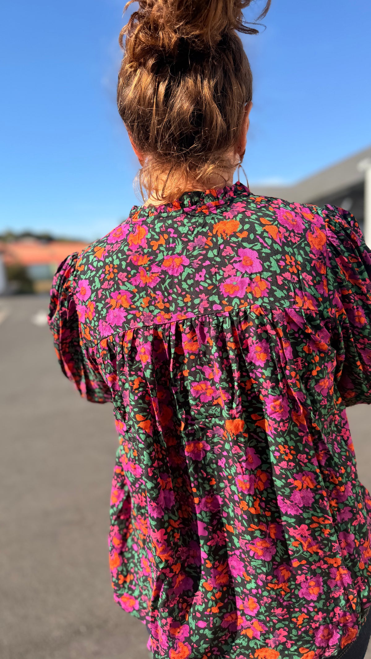 ✨Chemise Fanny – Noire à fleurs fuchsia