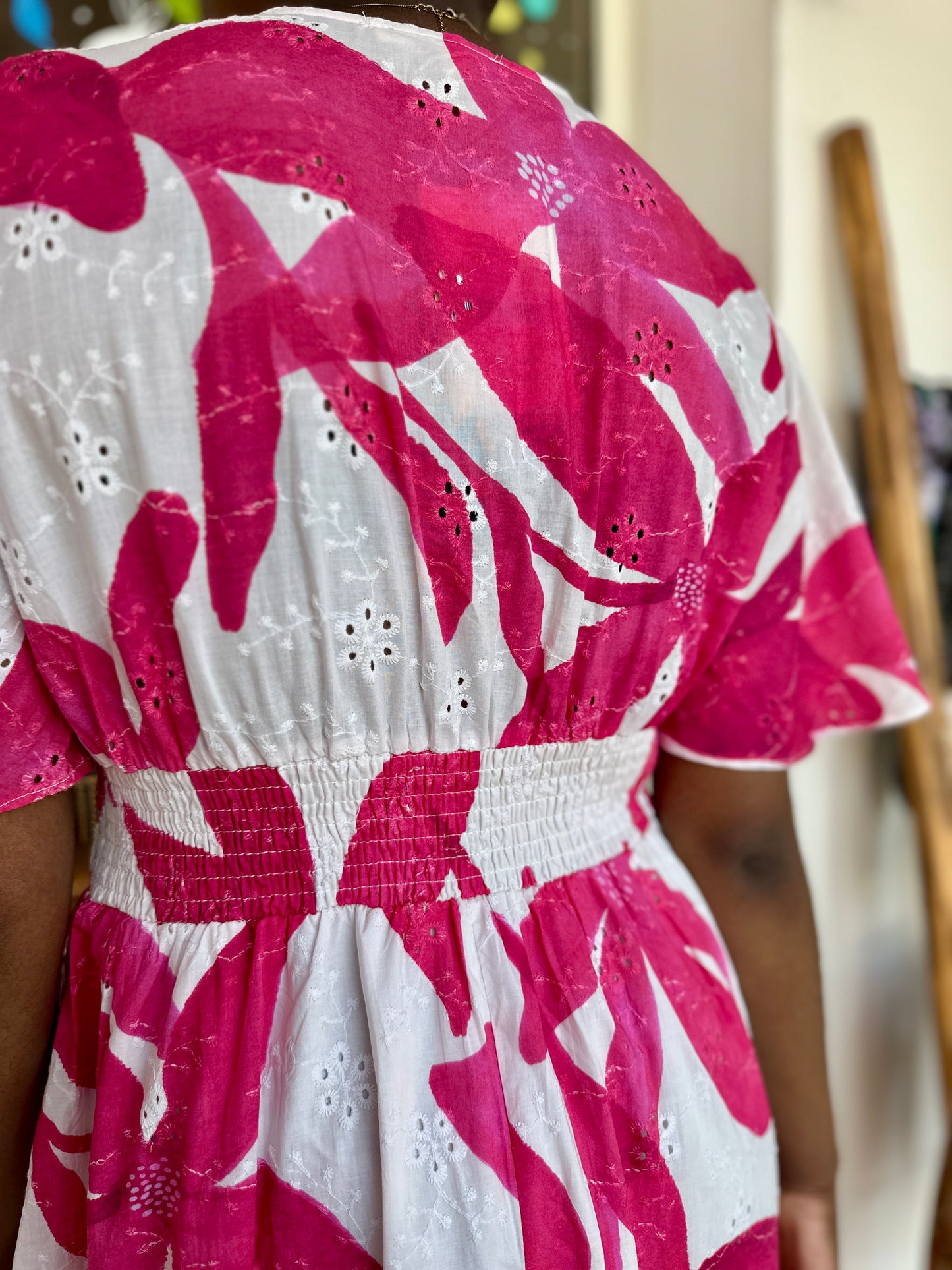 💖 Robe Sophie fleurs fuchsia – Bohème & lumineuse