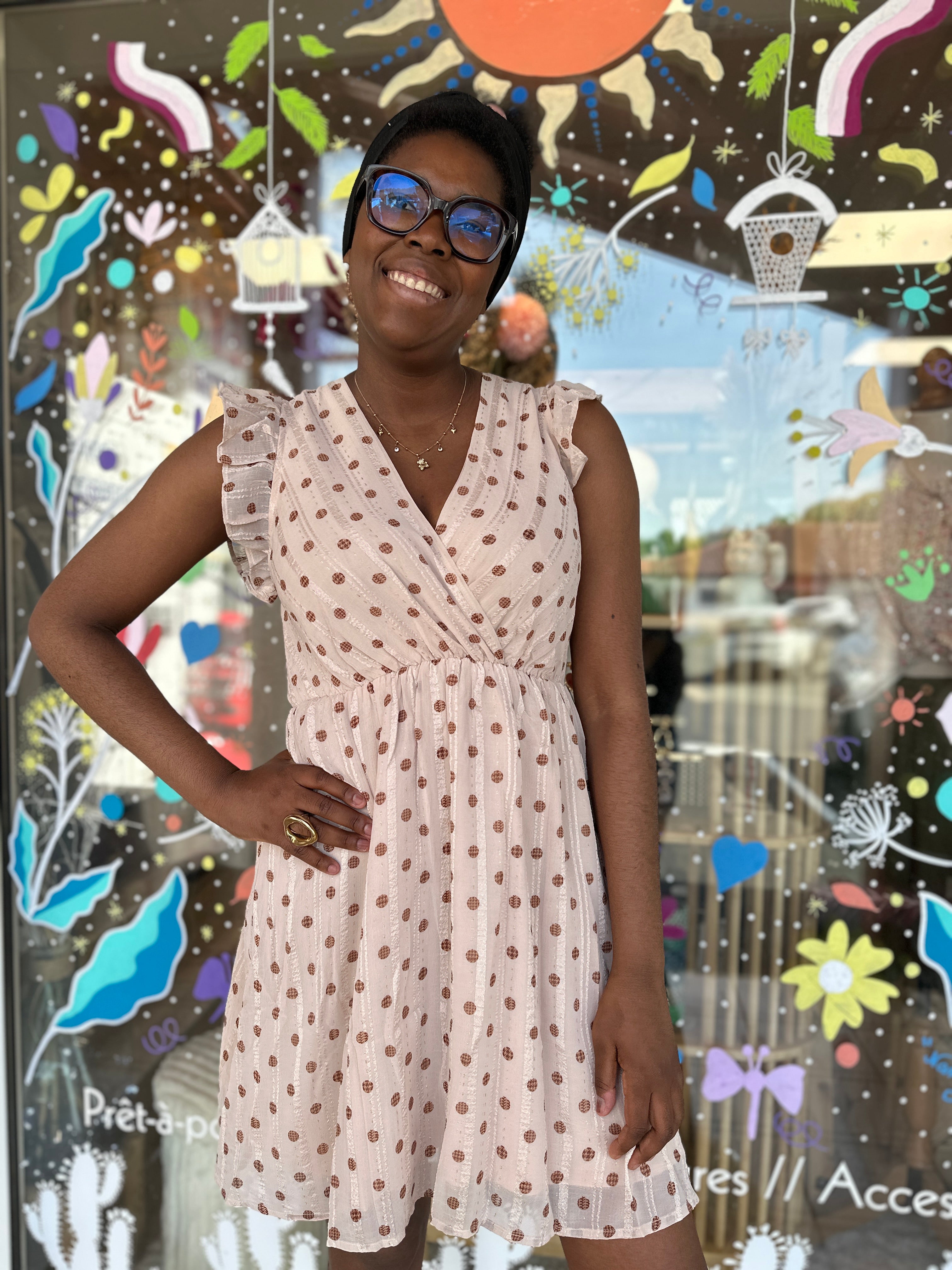 🤎 Robe Isaline beige pois dorés – Élégance fluide et féminine