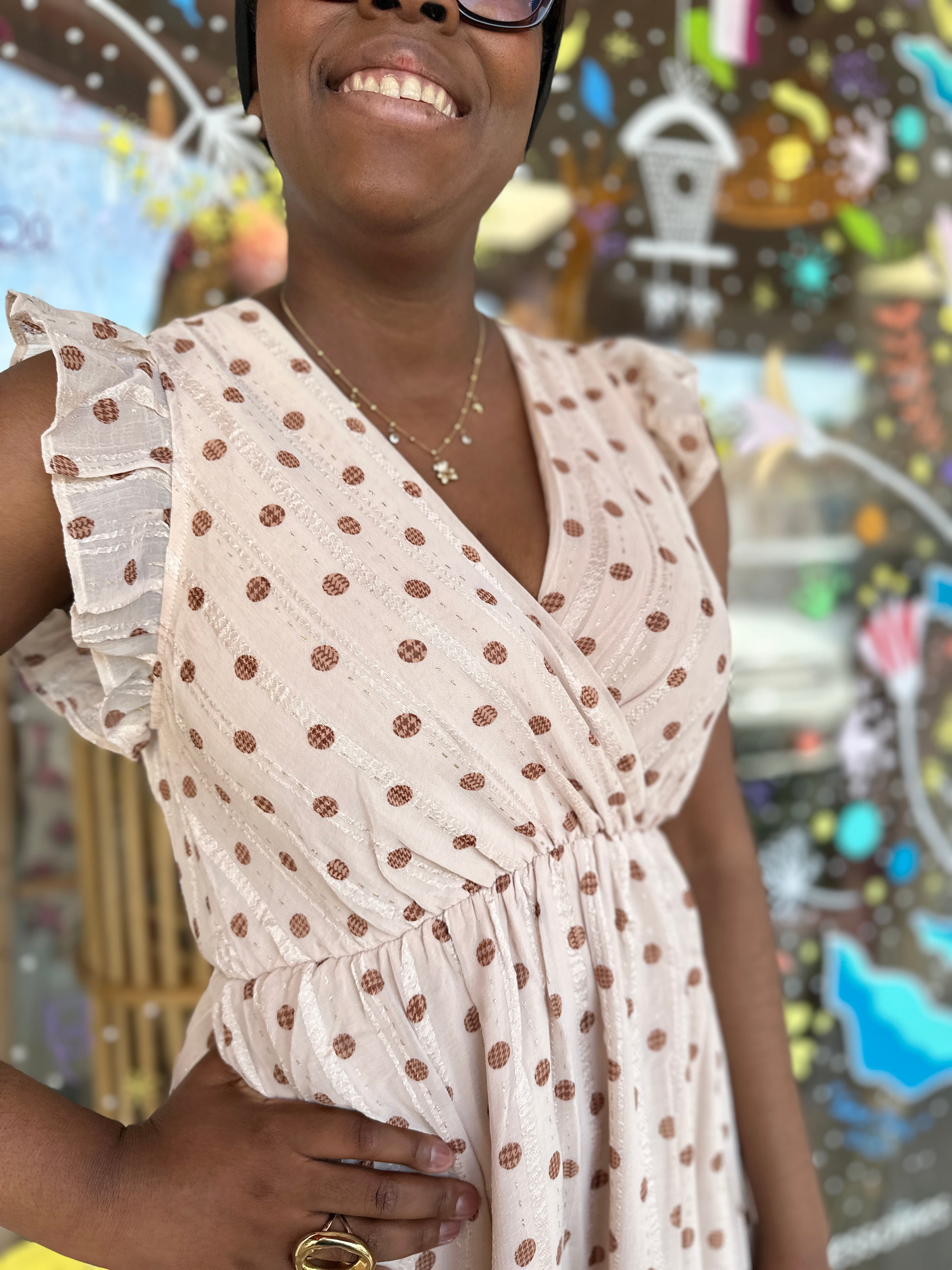 🤎 Robe Isaline beige pois dorés – Élégance fluide et féminine