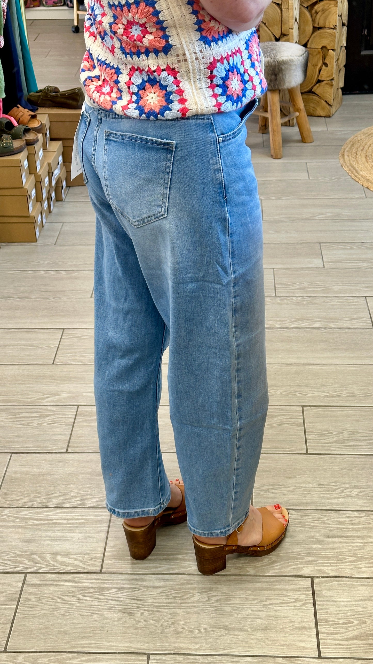 💙 Jean Livia bleu – Coupe barrel cropped moderne