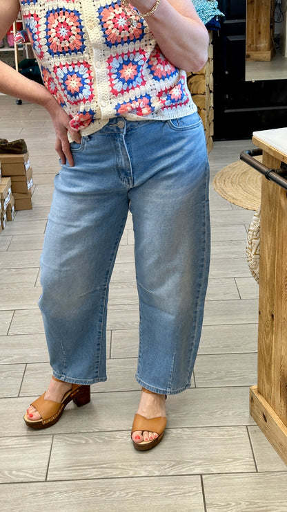💙 Jean Livia bleu – Coupe barrel cropped moderne