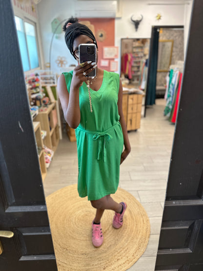 💚 Robe Calista verte – Élégance naturelle & fluidité