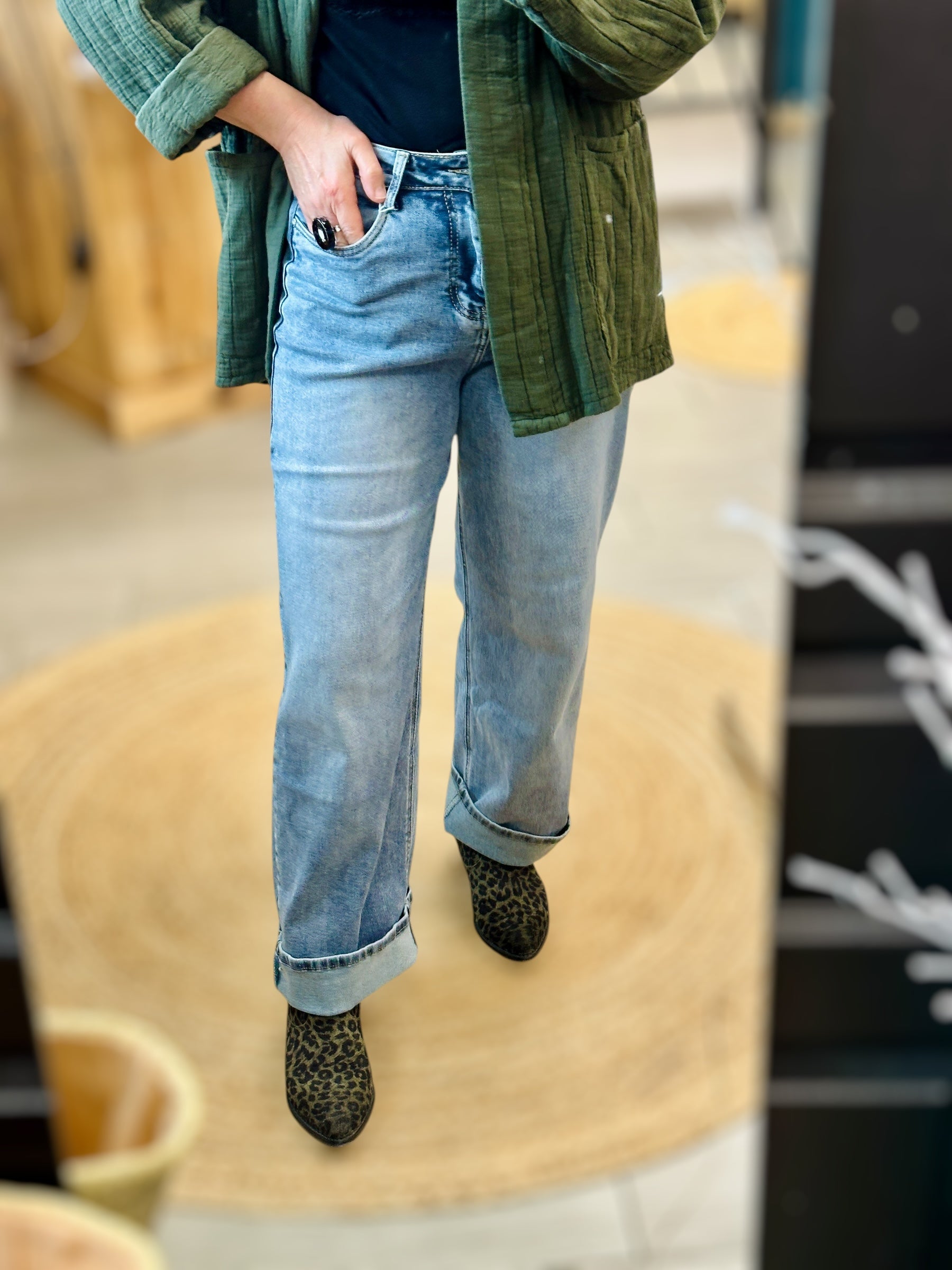 Jean clair coupe droite avec revers bas de jambe style casual – Abana Boutique Ustaritz