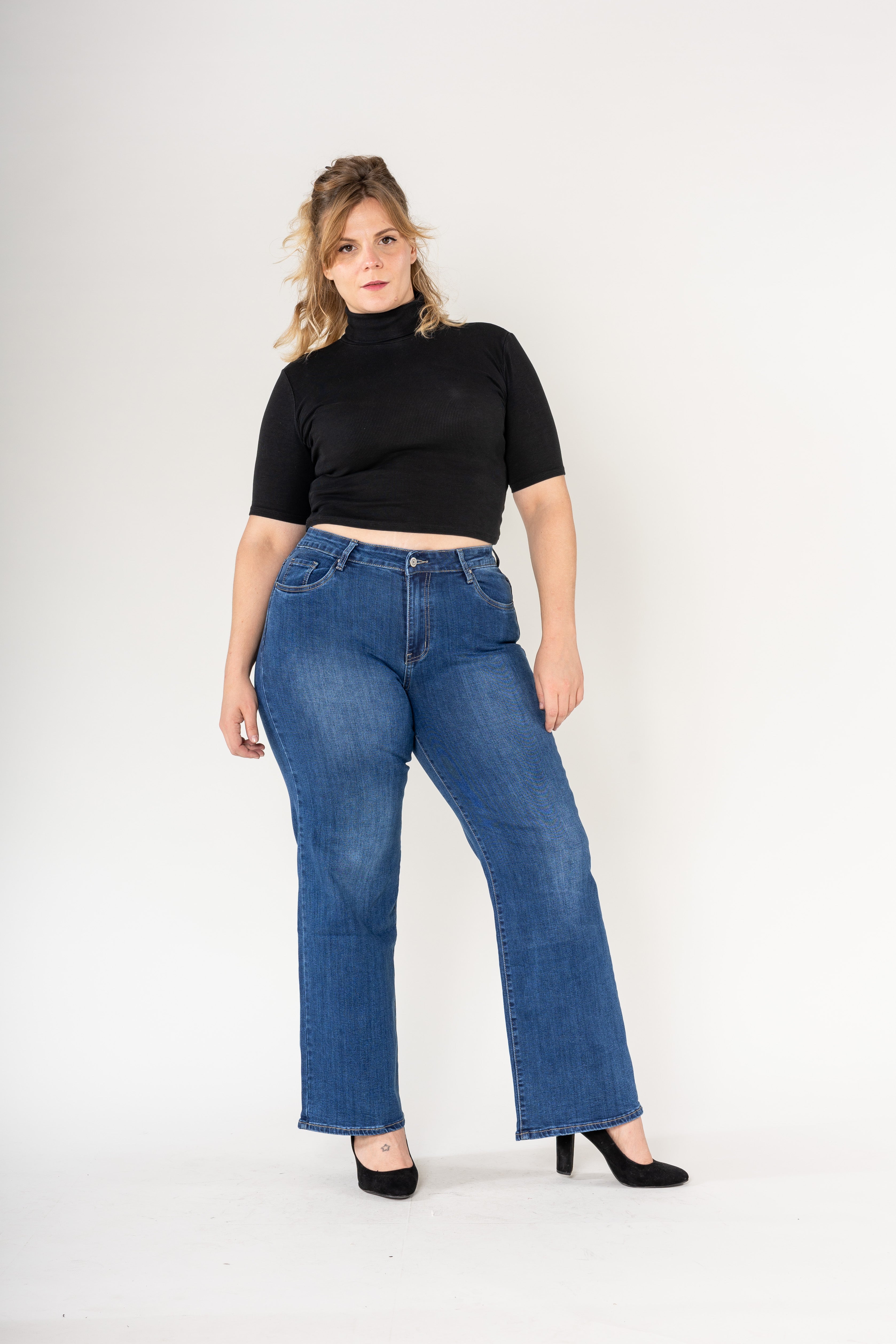 Jean droit bleu grande taille femme – coupe flatteuse et confortable – Abana Boutique Ustaritz