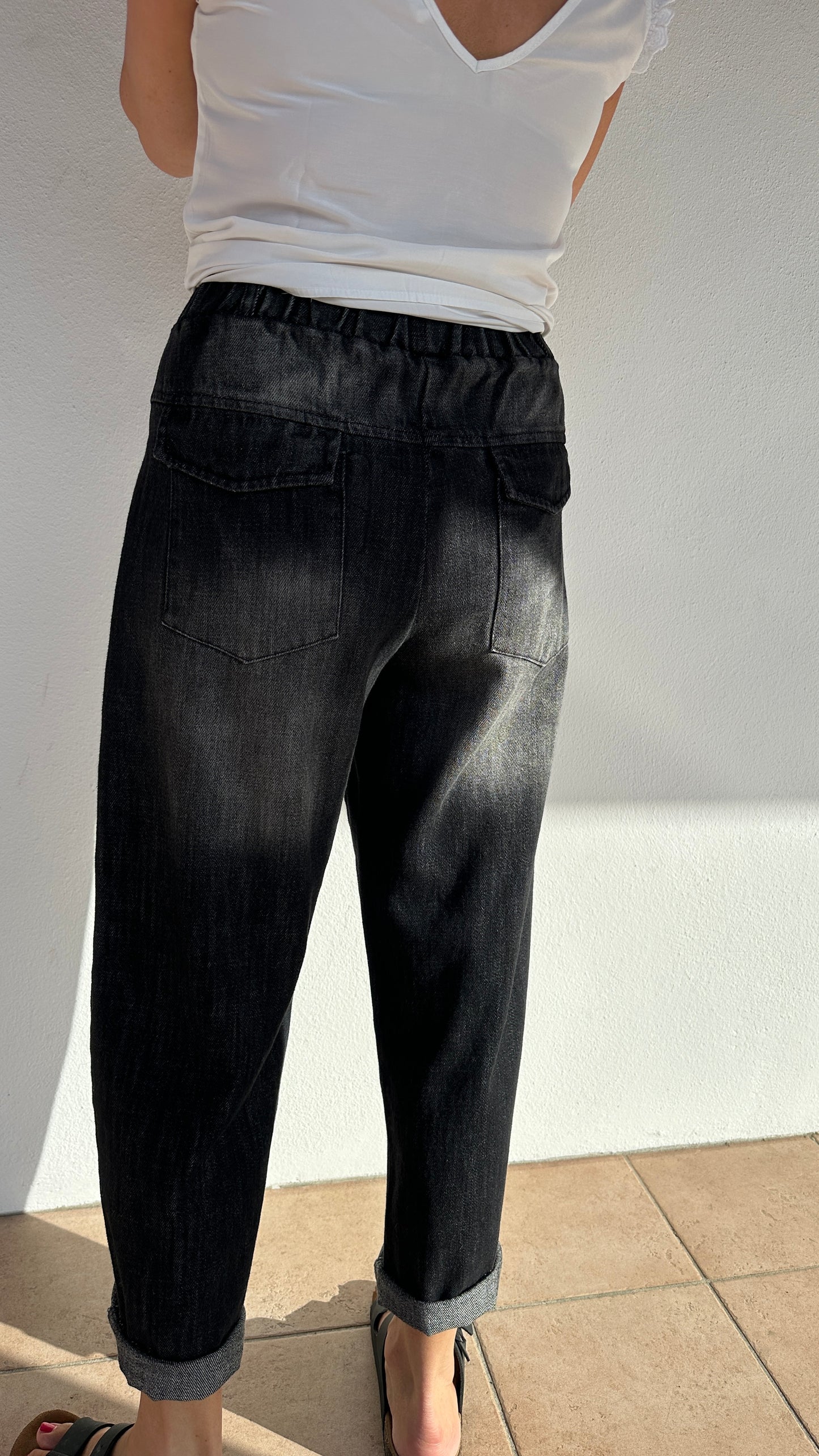 Vue de dos pantalon effet denim noir femme confortable – Abana 64310