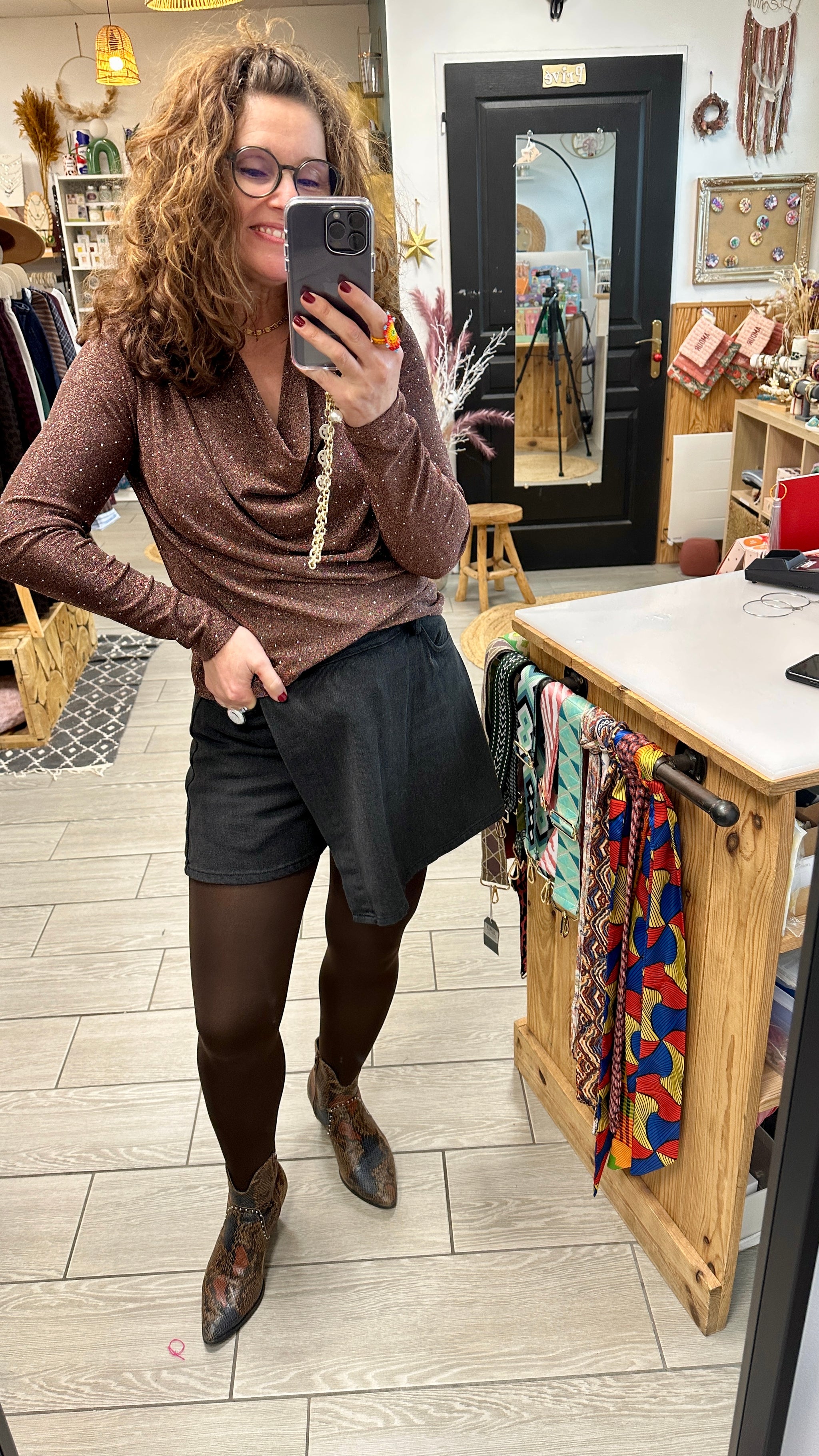 Jupe-short chaude noire femme – modèle chic fêtes de fin d’année - Abana 64250